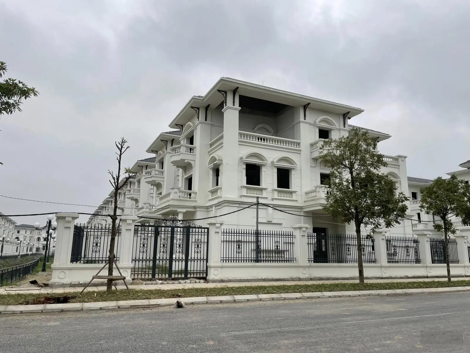 Cần bán căn nhà góc shophouse 200m2 ở khu đô thị mới orange garden vinapo