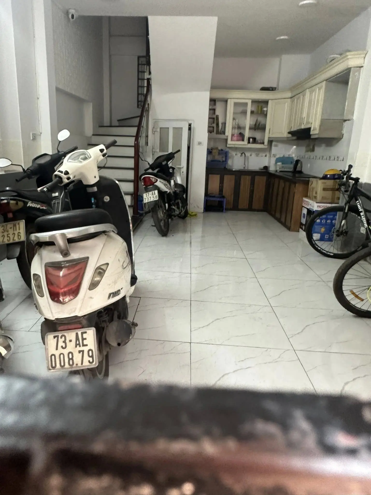 Có 102 Lạc Long Quân, Quận Tây Hồ DT 38m2, 5 tầng MT 3,8m, giá 9,5 tỷ