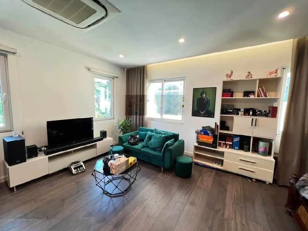 Chuyển sang nước ngoài, Bán biệt thự liền kề Minh Tâm. DT 90m2, x MT:10m, Giá: 25 tỷ.