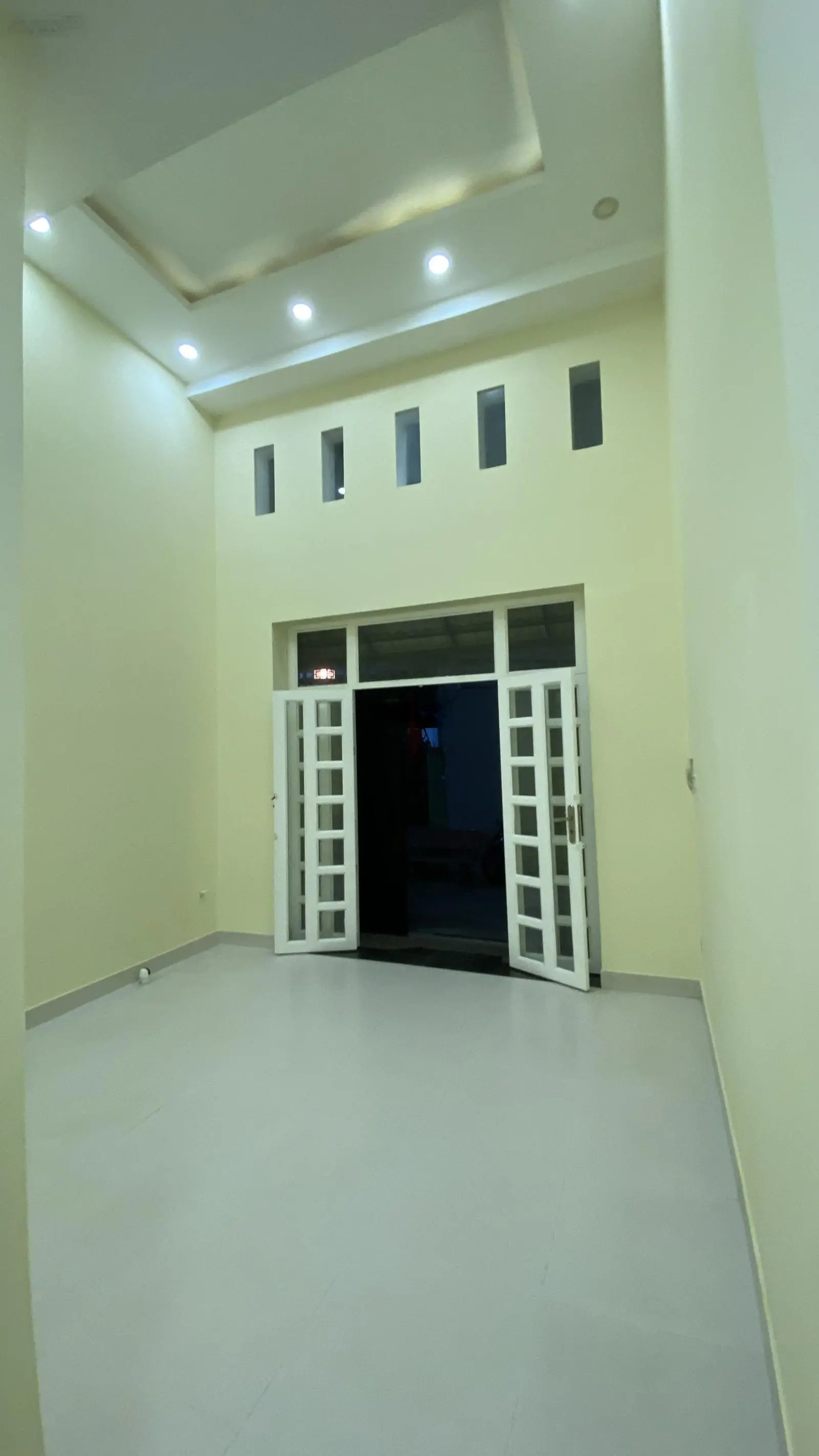 Nhà lầu hẻm ô tô sát mặt tiền đường 24 linh đông. Gần đường 22 đường Ụ Ghe. Gần vành đai 2. Sổ hồng