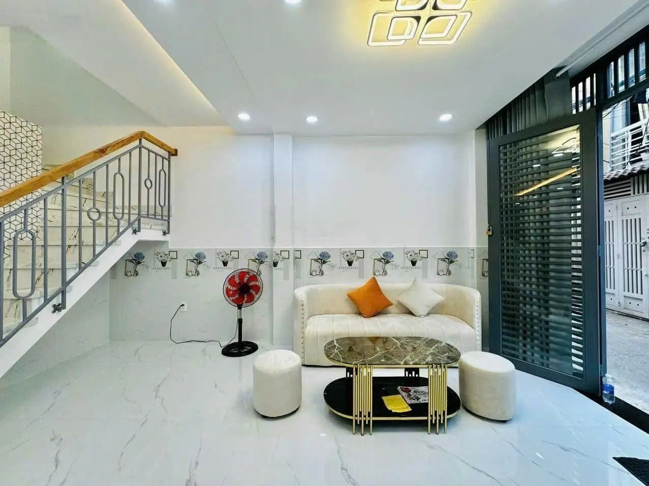 Chính chủ kẹt tiền bán gấp nhà đường Lò Siêu, phường 8, quận 11. Chỉ 2,65tỷ. Hẻm xe hơi. 0765069021
