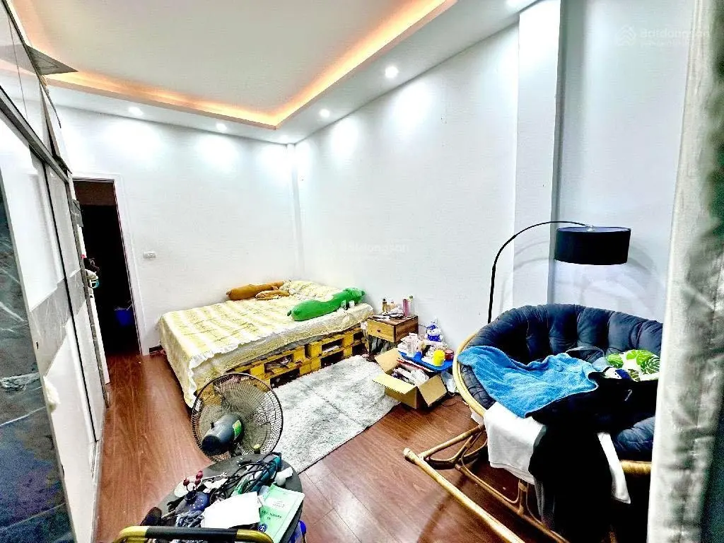Nhà phố Nguyễn Trãi 56m2 4 tầng trắc chắn còn mới đẹp - gần phố ô t30m trước nhà 3 gác tránh sổ đẹp