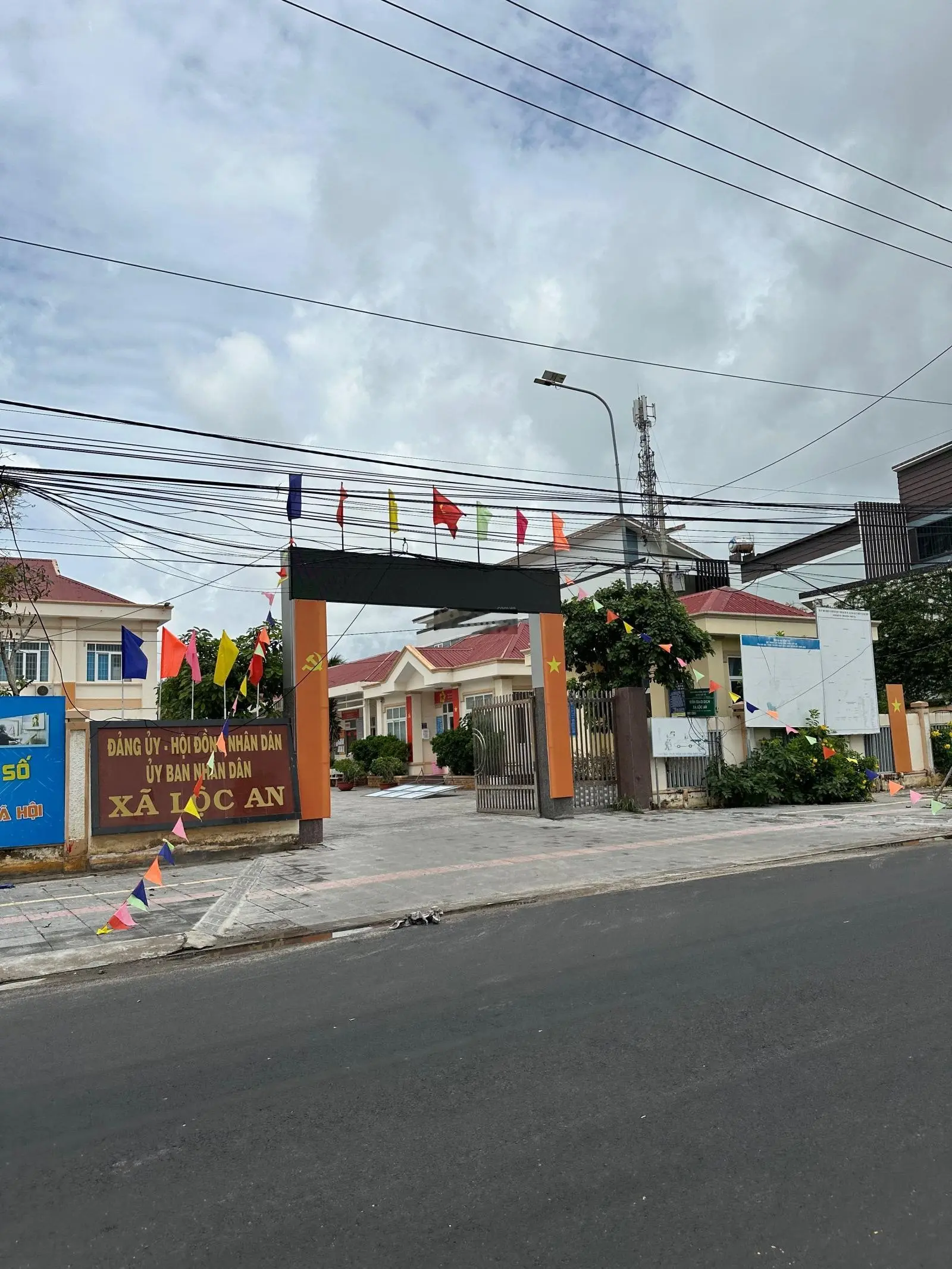 Chính chủ cần bán gấp lô đất gần Biển Hồ Tràm giá cực kì rẻ, nằm kế bên khu hành chính, gần biển