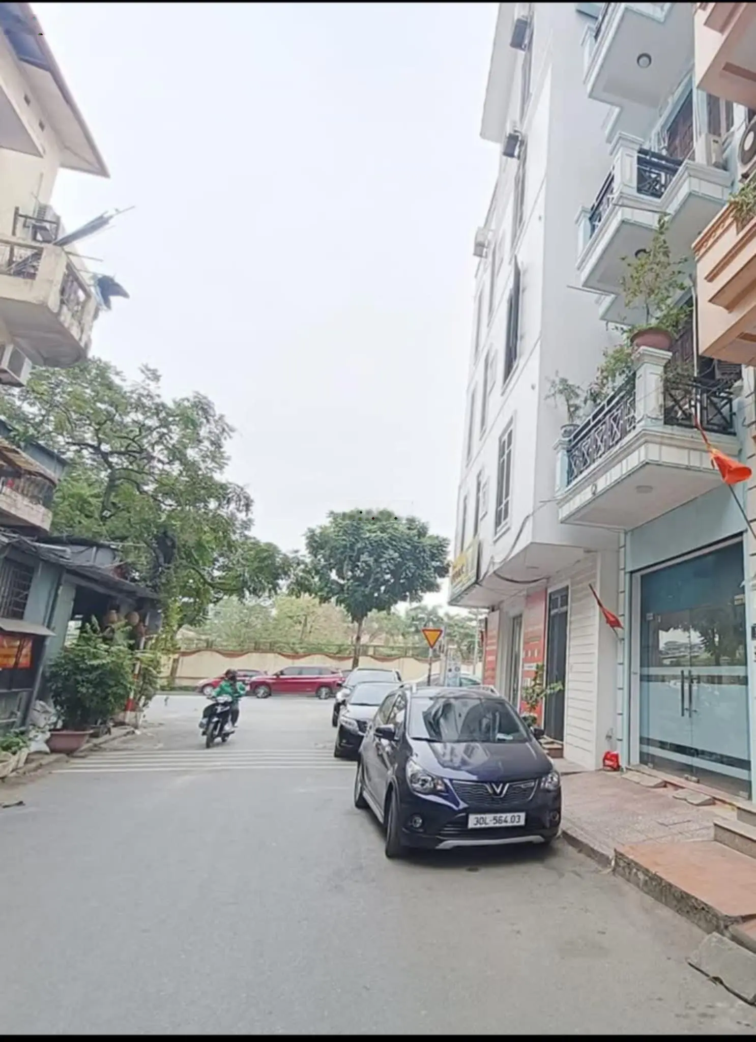 Giảm chào 1 tỷ nhà dân xây phân lô phố Lê Trọng Tấn, vỉa hè, ô tô tránh. Giá chỉ nhỉnh 17 tỷ
