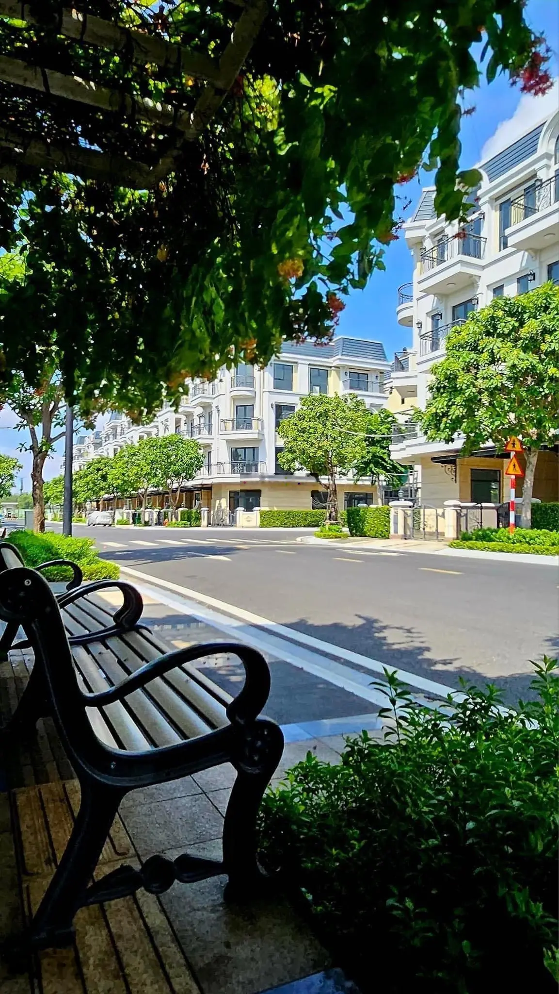 Bán nhà phố Classia Khang Điền 203m2 - 1trệt 3Lầu, Hoàn thiện cao cấp Châu Âu 32,2tỷ. 0918 712 ***