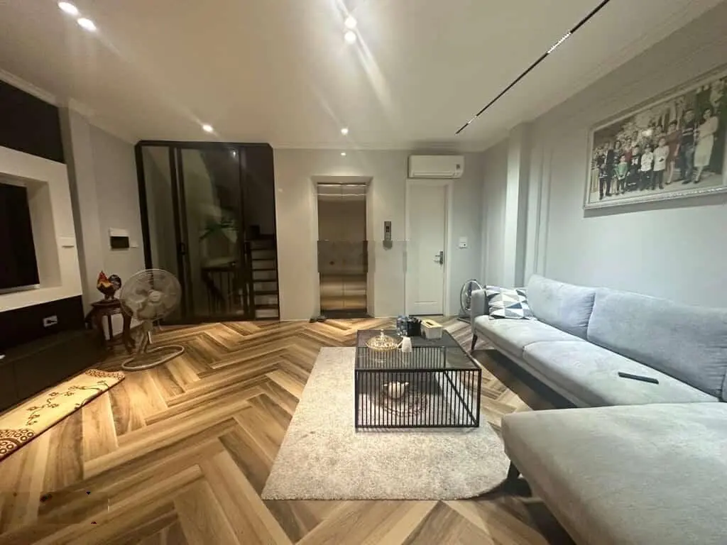 Bán nhà phân lô KD Lõi Bồ Đề - Hồng Tiến - 50m2 - 6tầng - ô tô - thang máy - đẹp long lanh - gần hồ