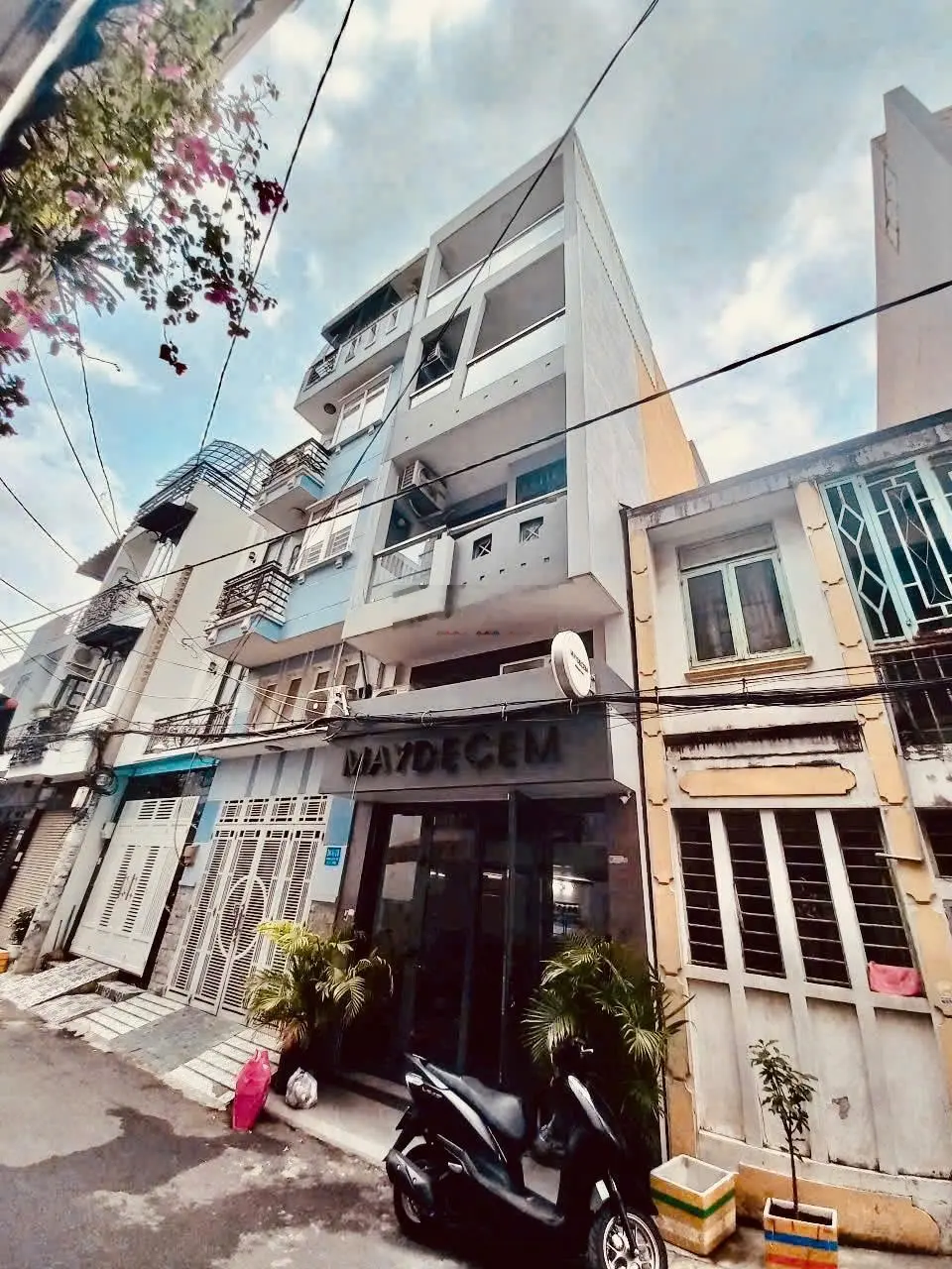 Hàng xóm Q1 - hẻm xe tải Đinh Tiên Hoàng (DT: 4x16m CN 60m2 + 4 tầng) giá 12,5 tỷ - 0353548882