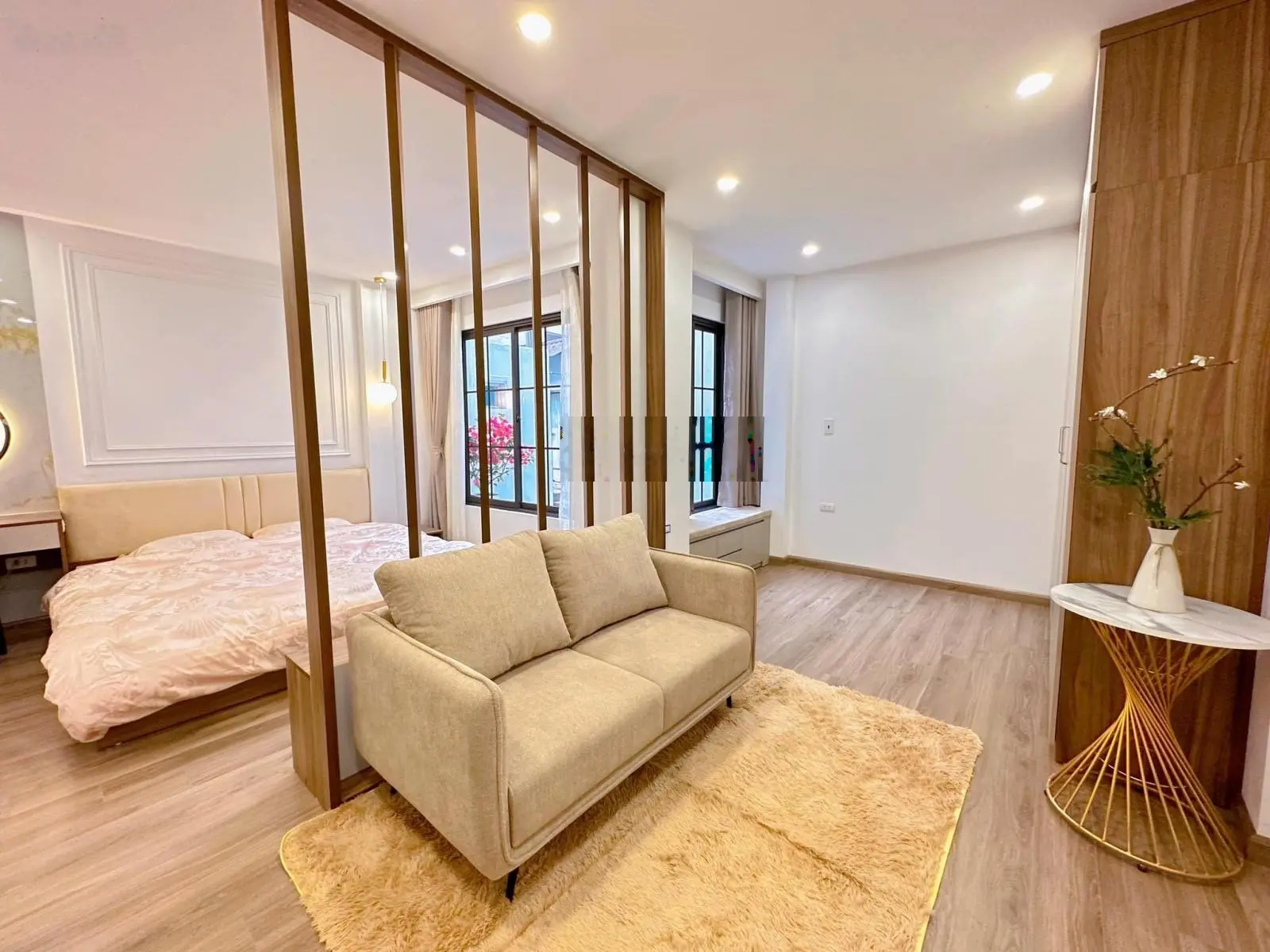 Chủ nhờ bán nhà mặt ngõ 21 Nguyễn Văn Huyên 67m2 kinh doanh sầm uất, nhà mới