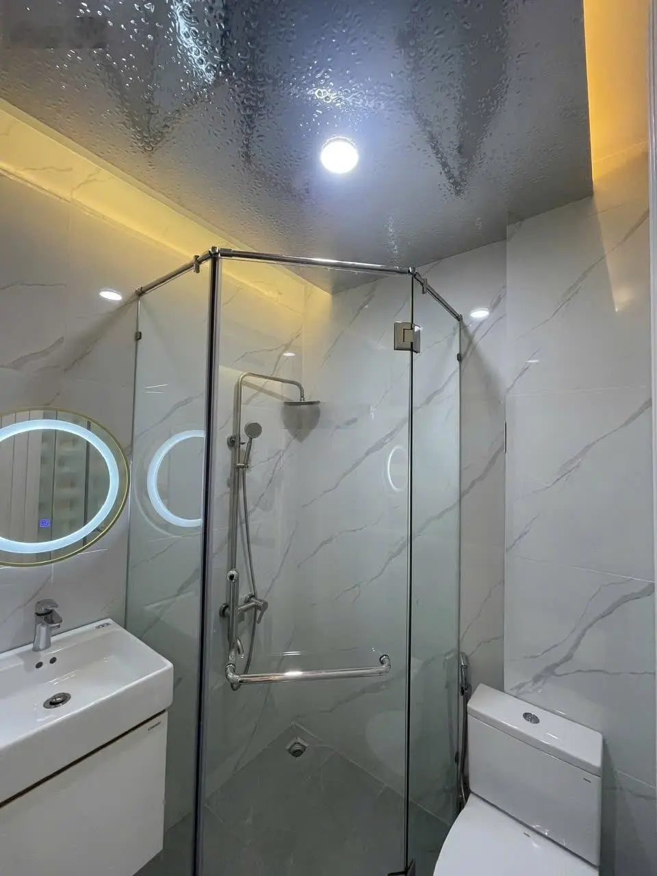 Nhà đẹp 5 tầng mới 100% vảo ở ngay, hẻm xe hơi Lạc Long Quân, Q11 chỉ 9,3 tỷ TL