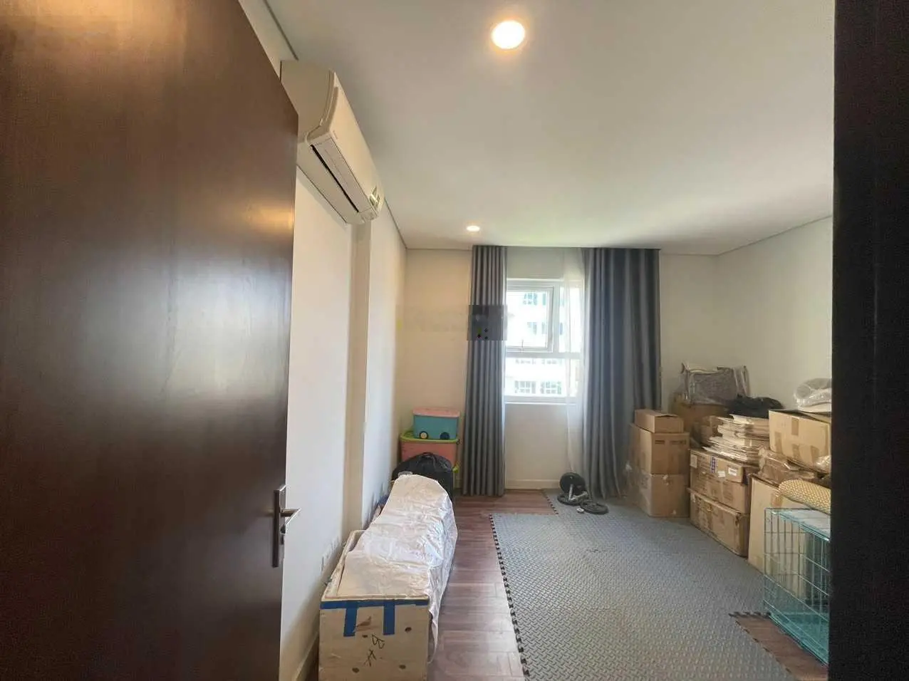 Bán căn hộ chính chủ 124.5m2 tòa mặt đường Lê Văn Lương, ban công Đông Nam có slot xe ôtô