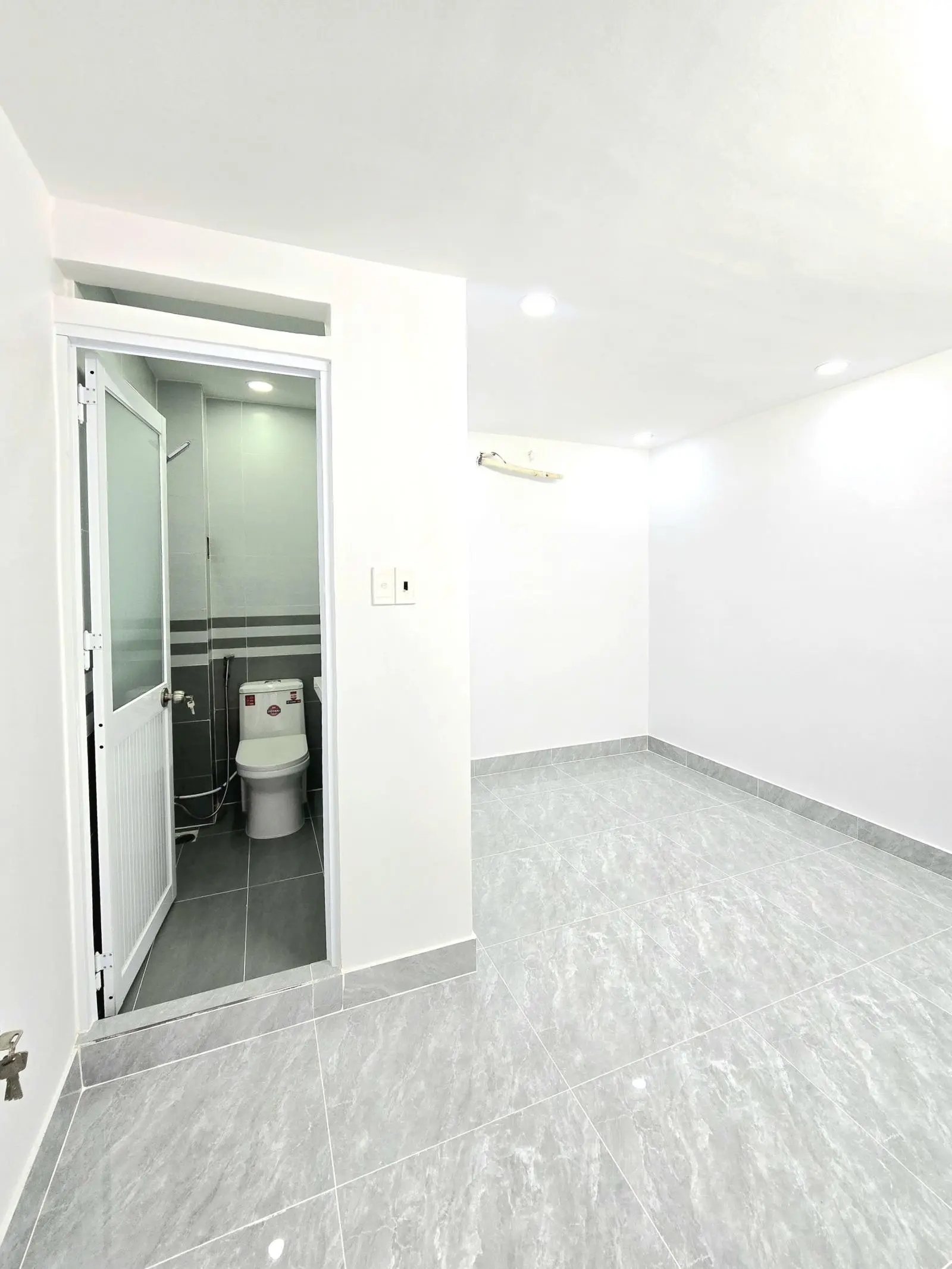 Nhà Xây Dựng Mới 100% - Còn Thơm Mùi Nước Sơn..!
