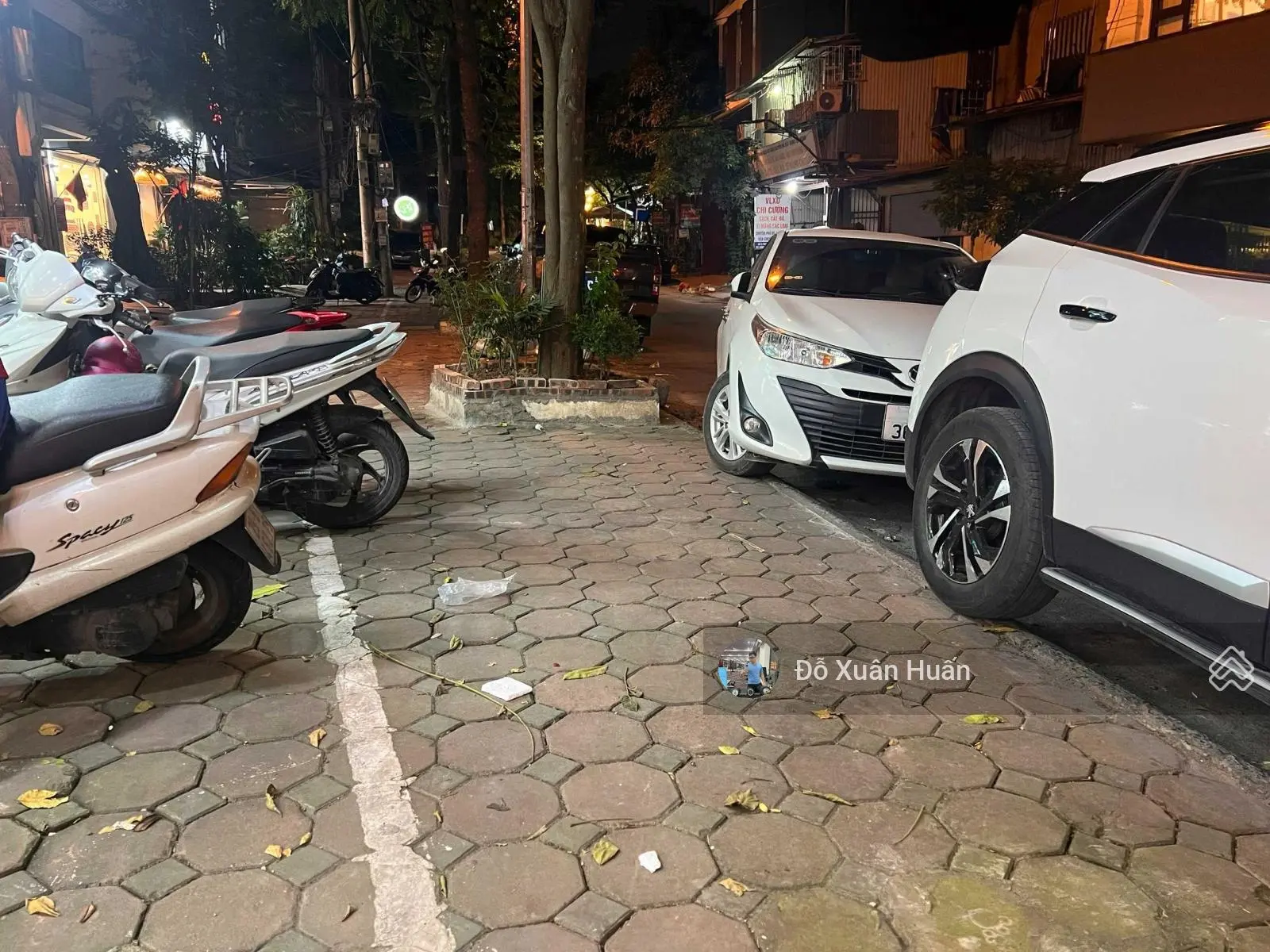 Hơn 11 tỷ có nhà mặt phố Phan Kế Bính kinh doanh sầm uất, vỉa hè đá bóng, 35m2 6 tầng cực đẹp