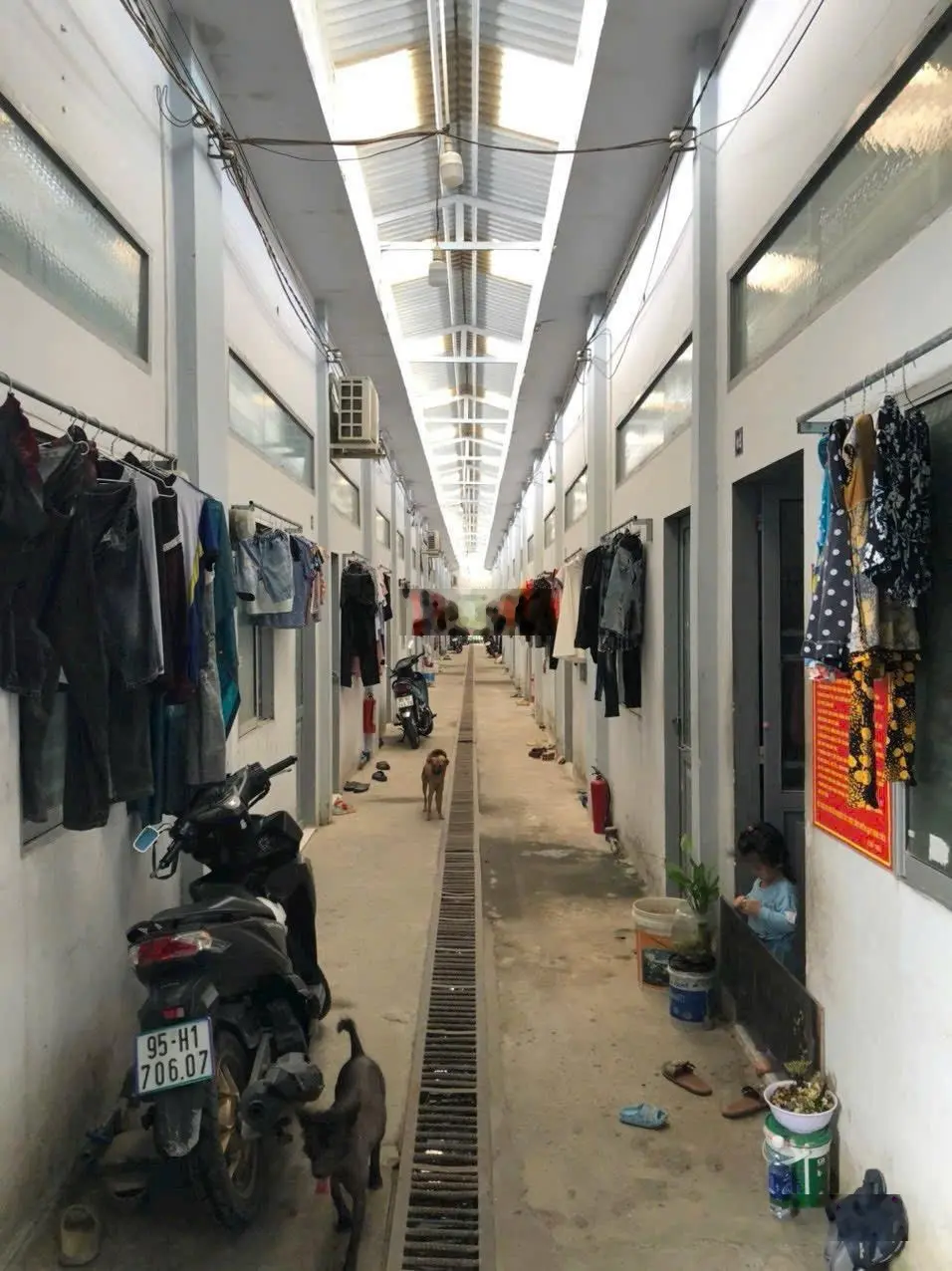 Cần bán gấp nhà trệt 2 lầu sân thượng mâm đúc có thể lên thêm lầu & 30 căn nhà trọ + quán cafe
