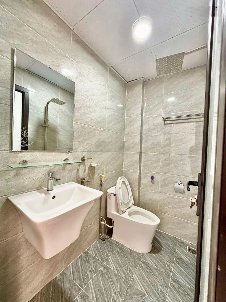 Bán căn 32m2x4T, Đồng Nhân- Đông la full nội thất, 5 phút ra Penika
