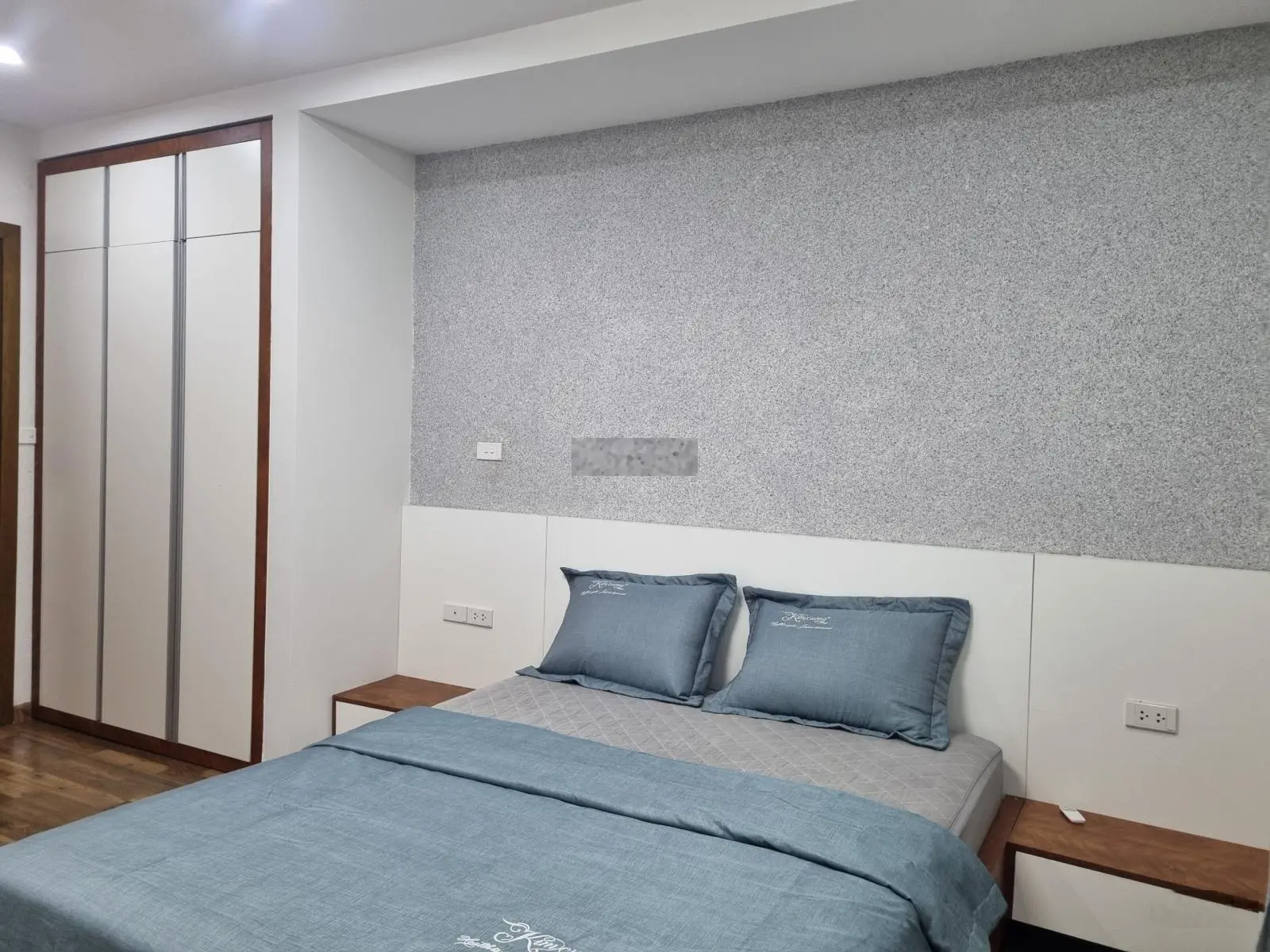 Bán căn ngoại giao Hà Nội Paragon, Trần Quốc Vượng, Cầu Giấy, căn góc DT 140m2, 3N 2WC, giá 6,8 tỷ