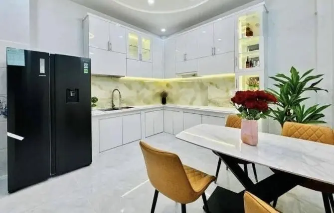 VIP! Nhà 48m2 đường Lê Quang Sung, Q6 chỉ 2tỷ420. Gần bến xe Chợ Lớn. Hẻm xe hơi. Sẵn nội thất
