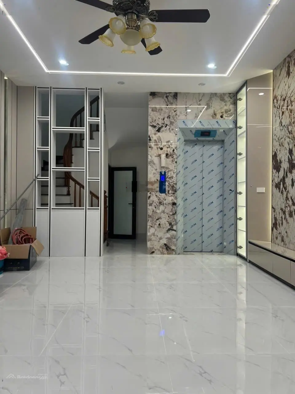 Chính chủ bán nhà 38 m2 xây 6 tầng thang máy full nội thất 8.5 tỷ