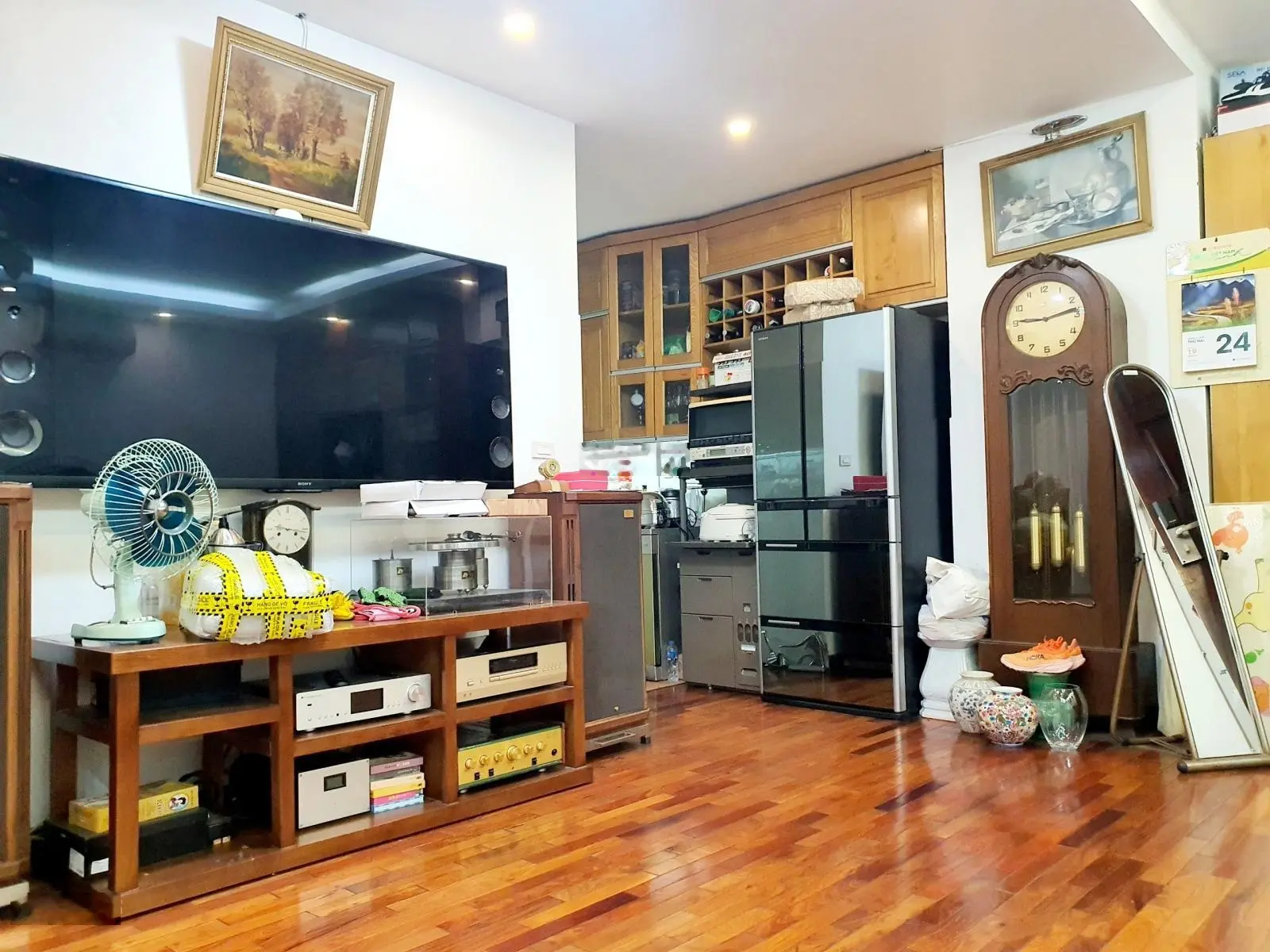 Cực hiếm! Bán căn hộ chung cư đường Cầu Giấy, căn góc 3 ngủ DT 131m2, tầng đẹp, giá chỉ 8.2 tỷ