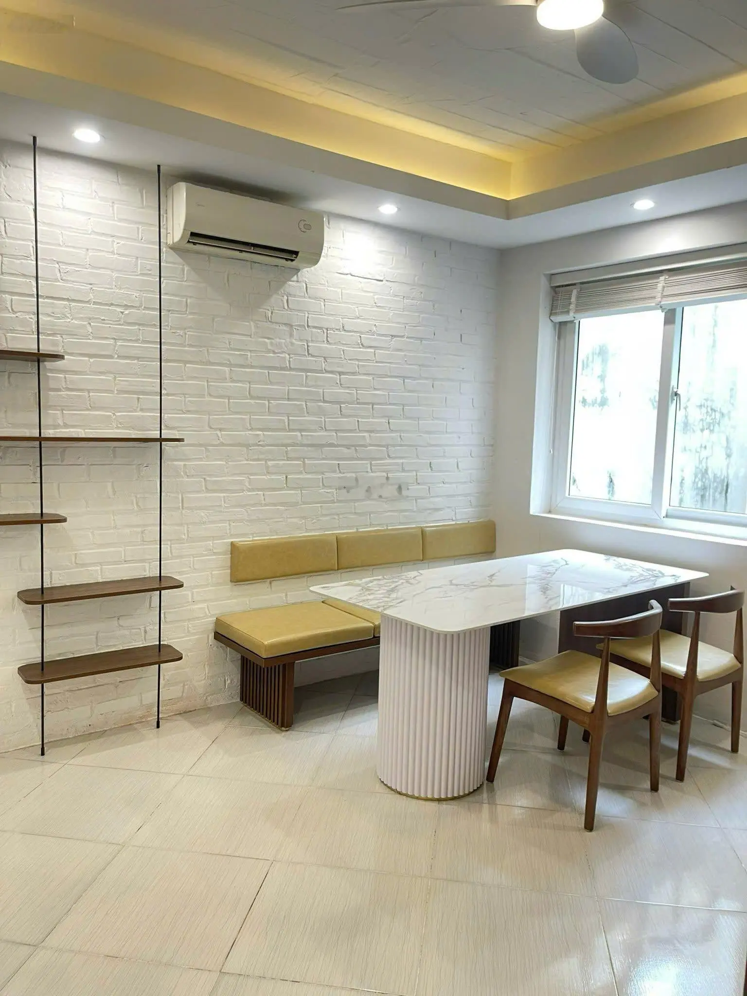 Bán nhà dòng tiền ổn định ở Nghi Tàm, quận Tây Hồ, gần ô tô
