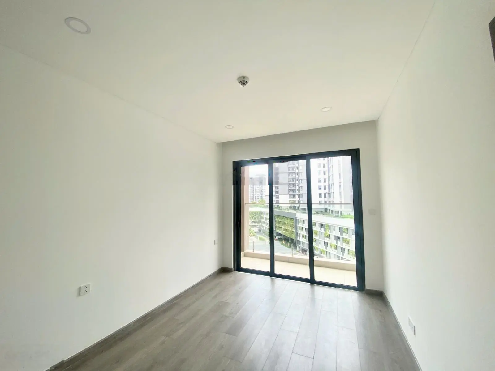 Bán căn Brilliant 112m2 giá chỉ 6.3 tỷ hướng mát view CV, đang có HĐ thuê - Cẩm Tươi - NV CĐT