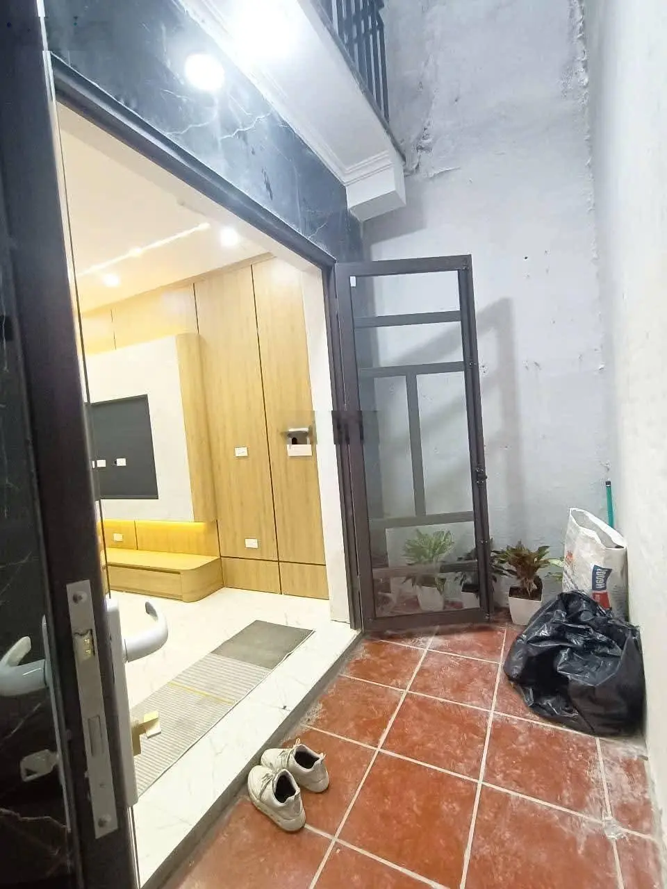 Chợ Khâm Thiên, Đống Đa. DT 28/30m2 x 4 tầng, MT 3m, giá 4,98 tỷ.