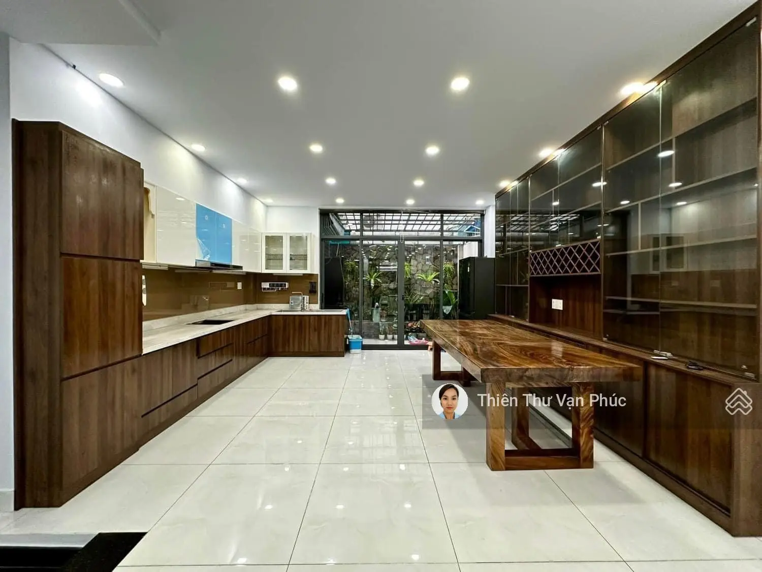 Nhà mặt tiền 5m, đường 13 m, Vạn Phúc City, hoàn thiện nội thất cao cấp. Giá thương lượng