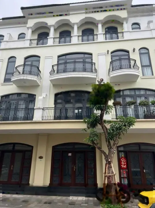Cần tiền bán giá cam kết rẻ nhất thị trường Chà Là 63m2 giá 7.3 tỷ. Cạnh công viên bể bơi. Sẵn sổ