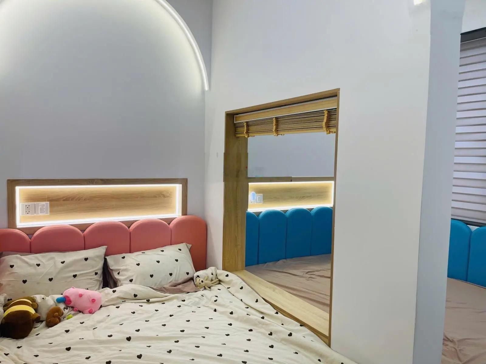 Bán căn nhà Gói 8 KĐT tâm huyết decor nhà rất đẹp, toàn bộ nội thất mới 100% giá chỉ 5tỷ5, alo em