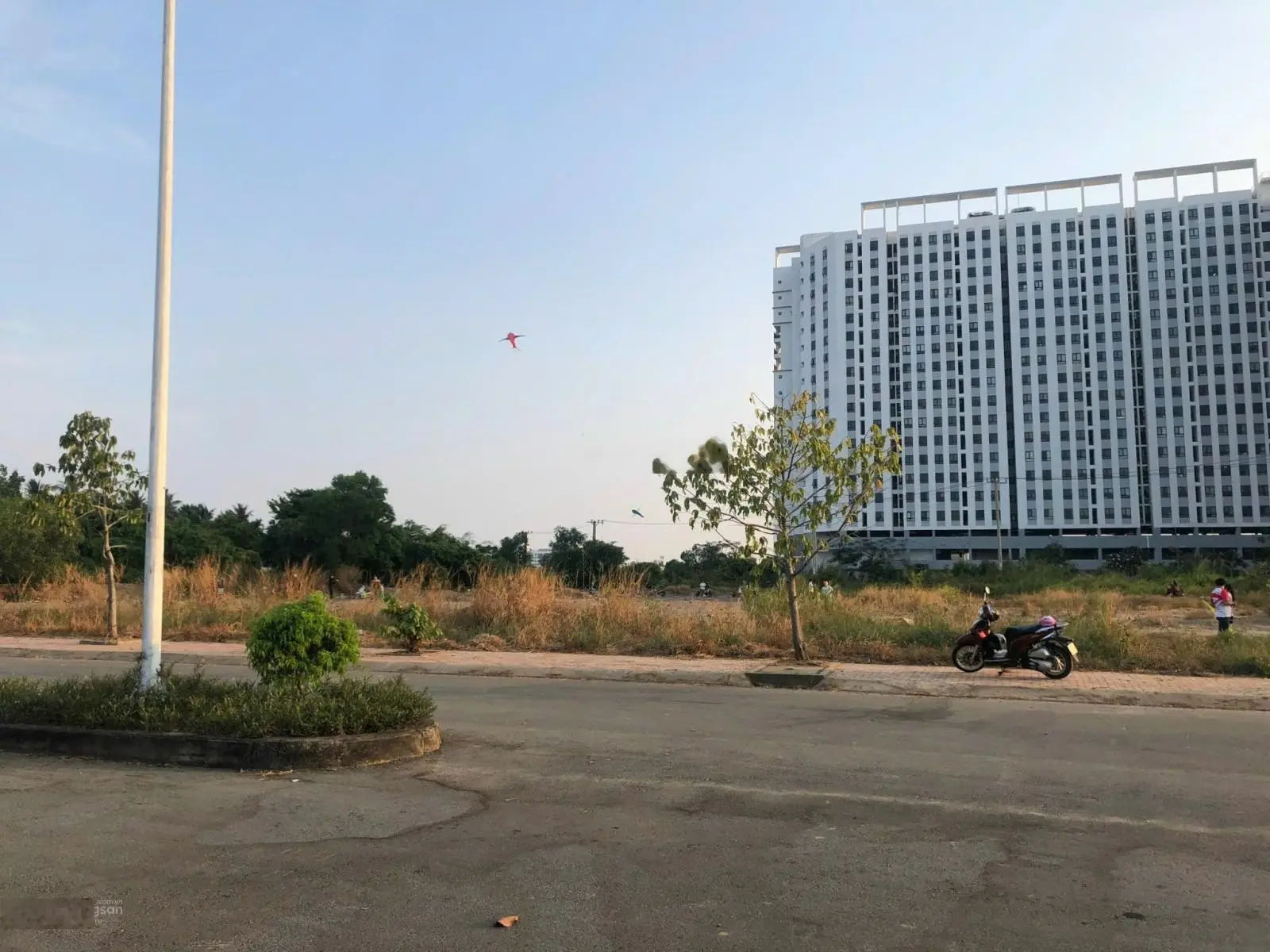 Bán lô đất xưởng 200m2 đất full thổ cư đường container, sau chợ Đầu Mối Thủ Đức