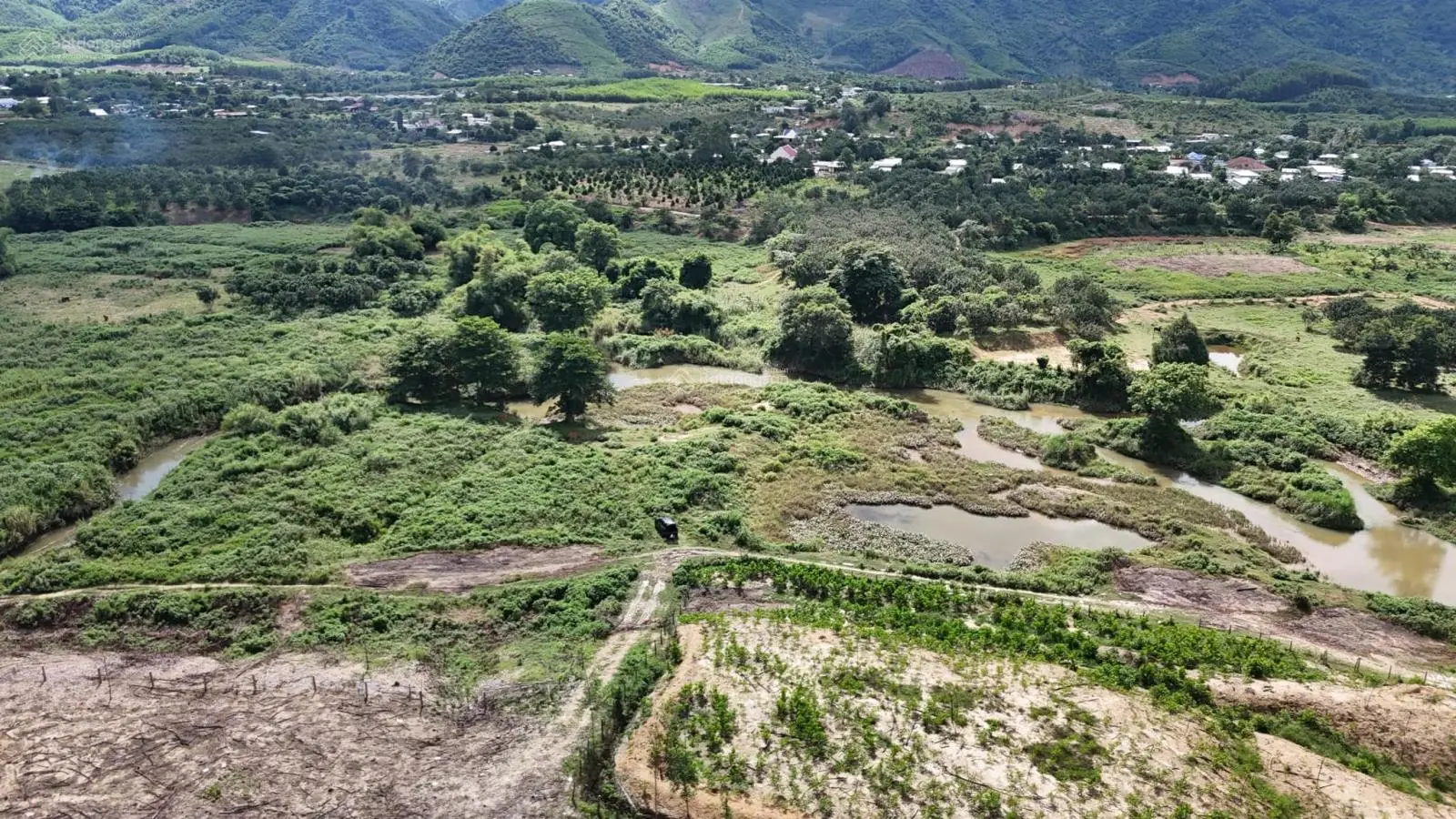 Bán đất 1 hecta giáp Sông hơn 200m đường ô tô gần khu du lịch Thác YangBay, huyện Khánh Vĩnh giá rẻ