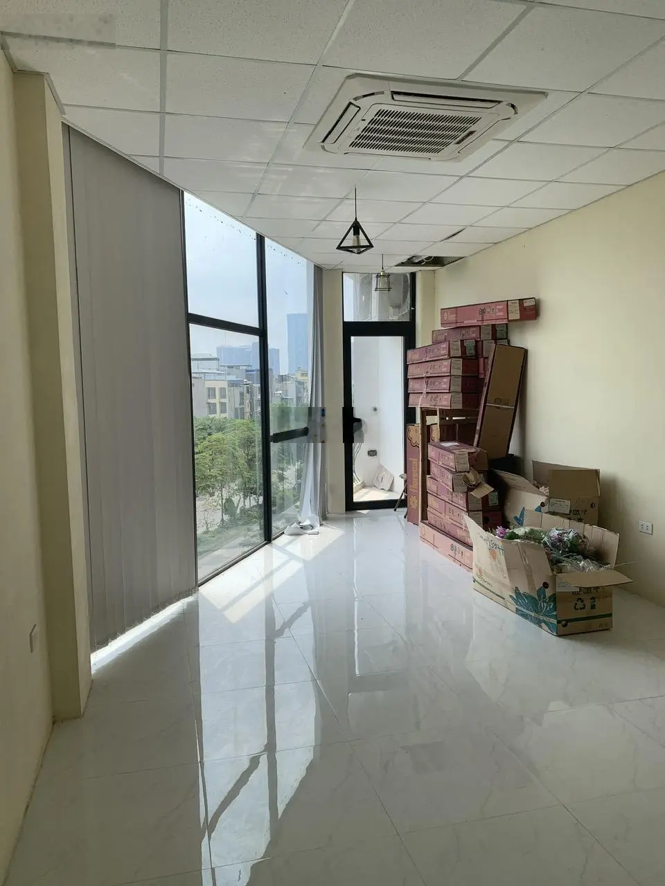Chính chủ bán nhà Mặt phố Võ Chí Công, hai mặt thoáng, thang máy, mặt tiền 8 m, 30 tỷ