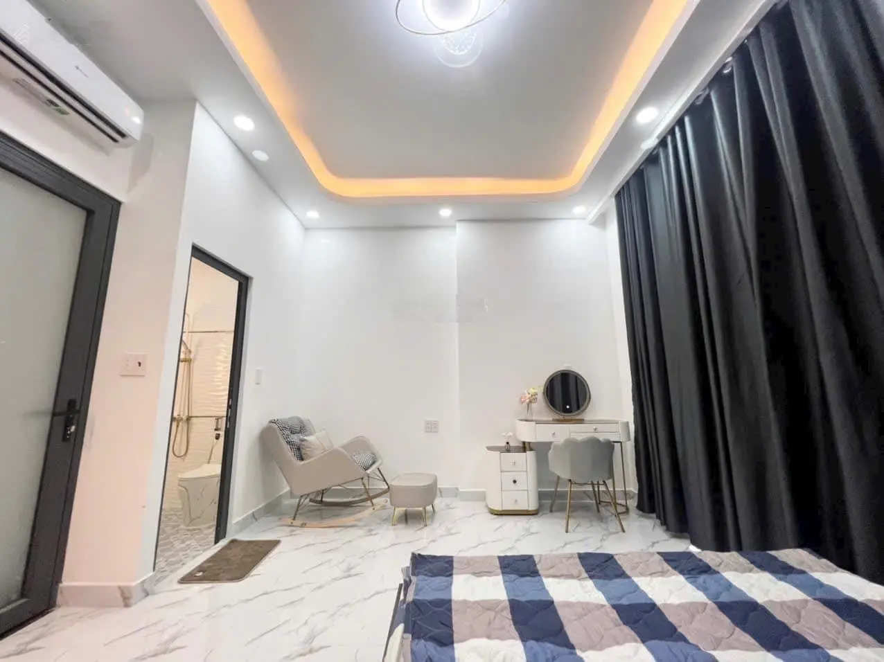Nhà bán ngộp đường Trần Quốc Thảo, Quận 3, 65m2, (sổ hồng riêng)