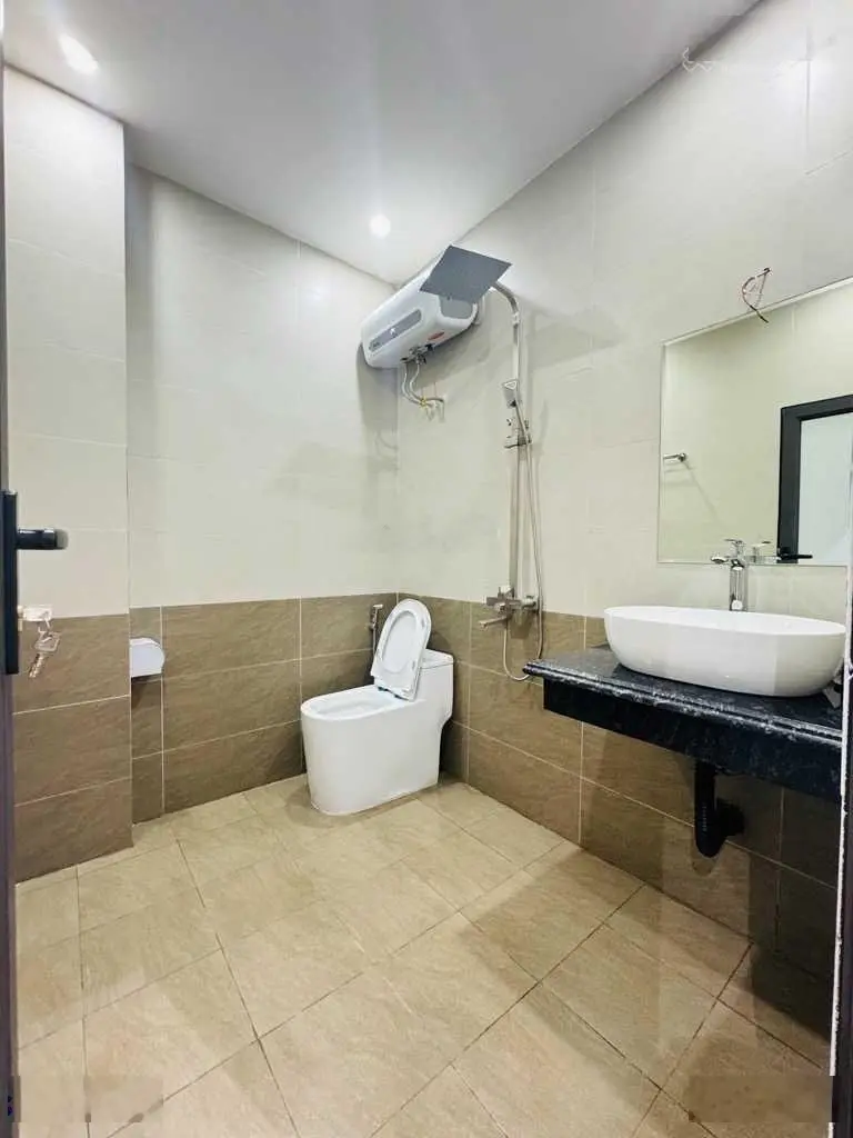Bán nhà mặt đường nhựa ô tô, trục chính làng, có thể kinh doanh buôn bán tạp hóa, spa, móng mi