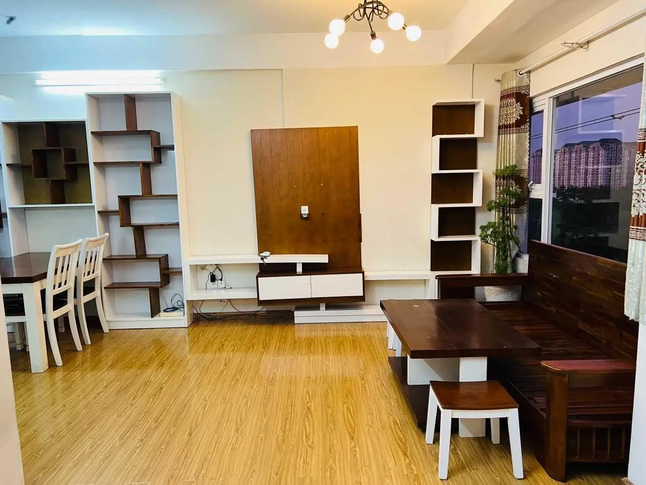 Cần bán căn hộ 1PN Flora Anh Đào, Đỗ Xuân Hợp Quận 9. Giá 1,9 tỷ view hồ bơi nội khu xanh mát