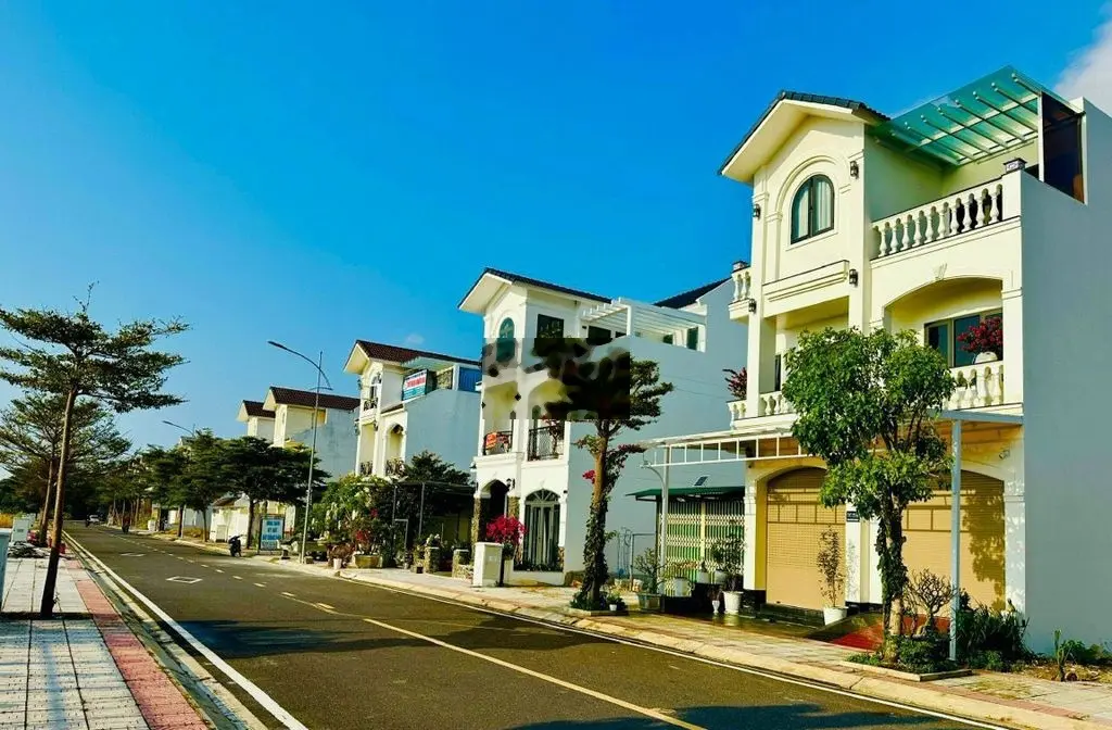 Đi định cư bán 2 nền biệt thự gần hồ Golden Bay Cam Ranh 25.3tr/m2