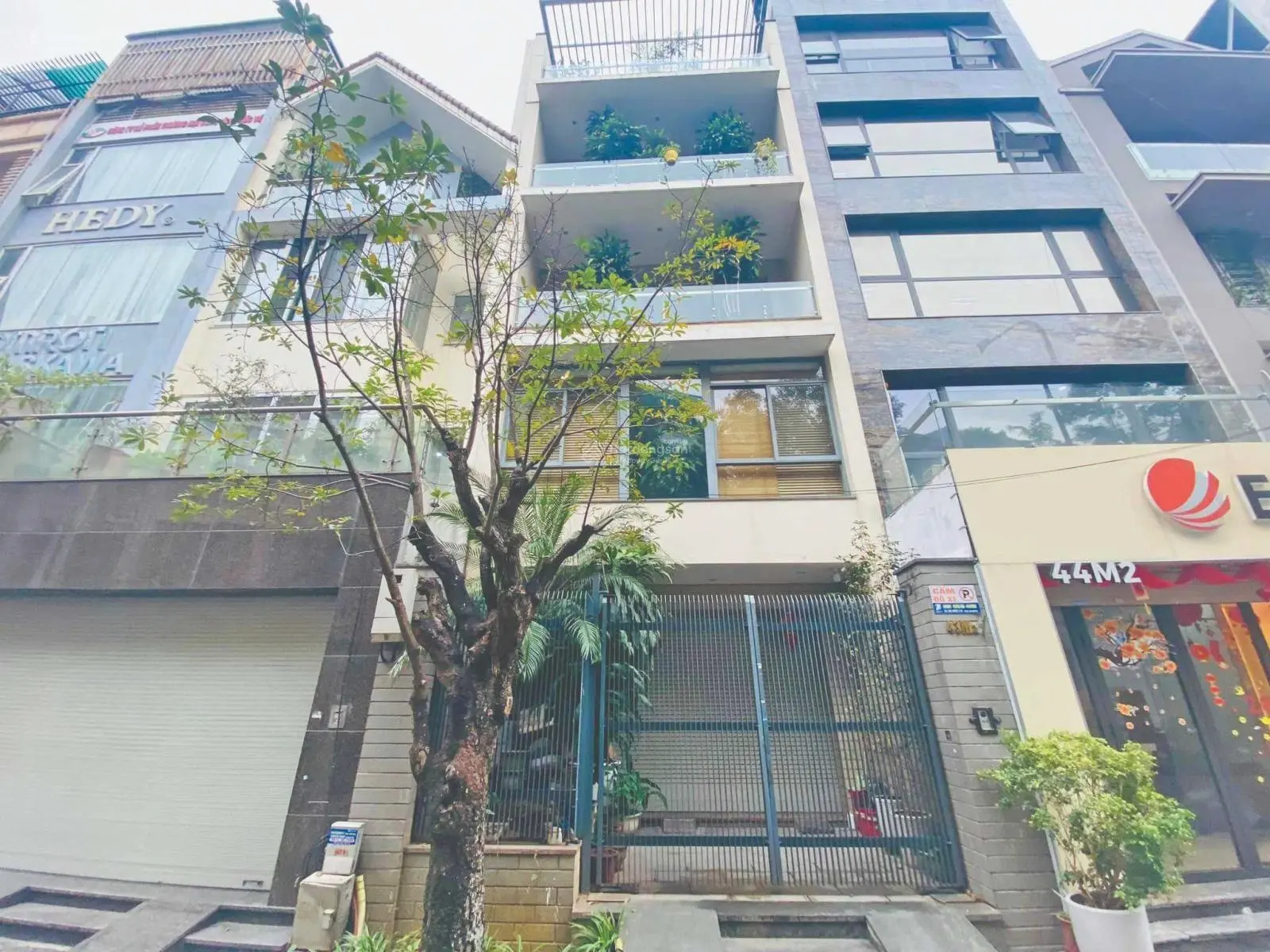 Cực shok! Phân lô Phạm Ngọc Thạch, thang máy, 5T, MT 5m, tặng full đồ, kinh doanh, vỉa hè, ô tô đỗ