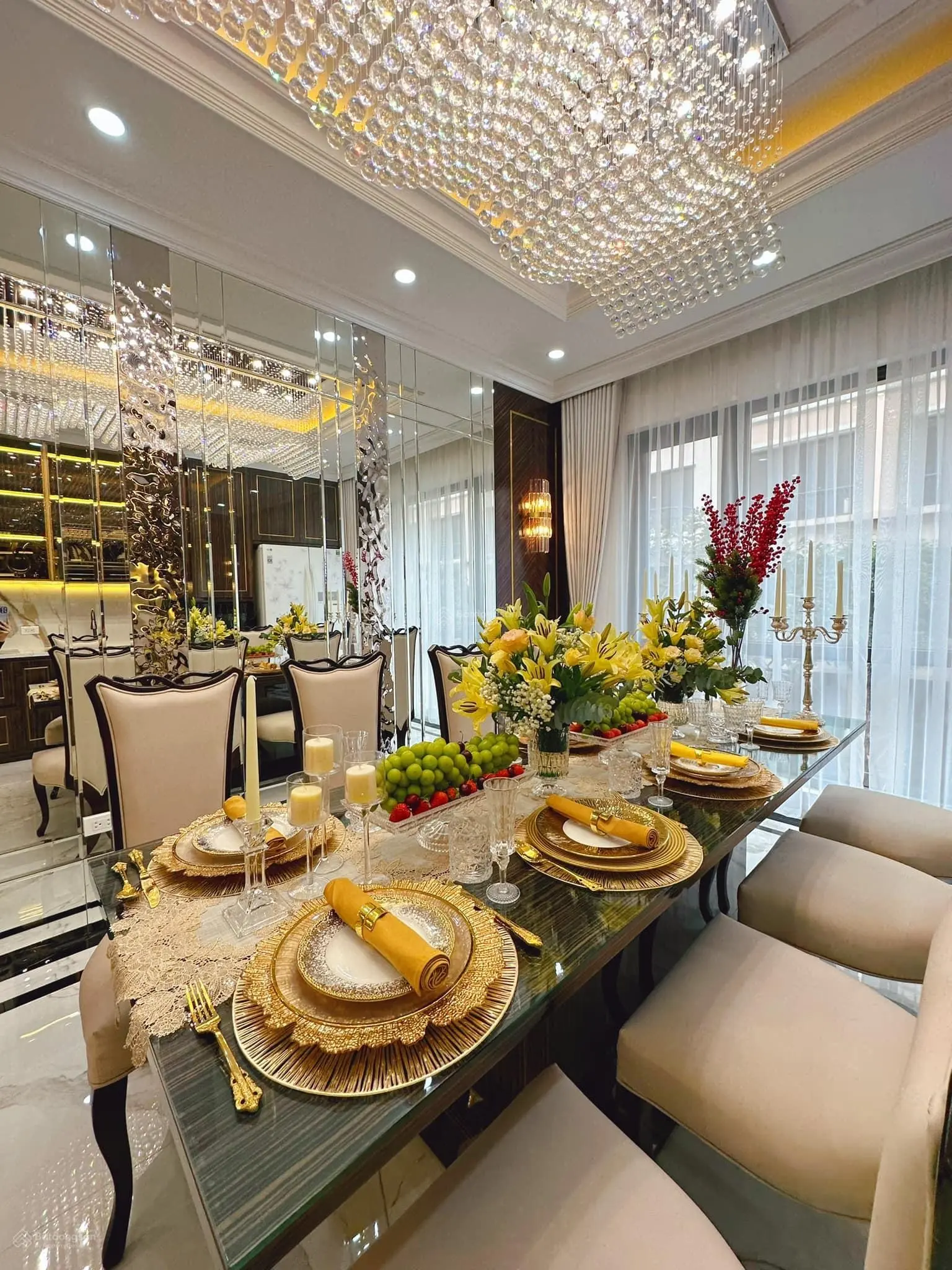 Bán nhà khu Lão Thành Cách Mạng, lô góc, 300m2, 5T, MT 18m, nội thất Luxury đẳng cấp thượng lưu