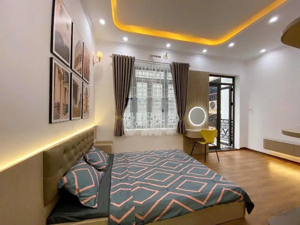 Nhà an dương, mặt tiền rộng, đẹp mê li, không chê vào đâu được. 39m x 5 tầng.