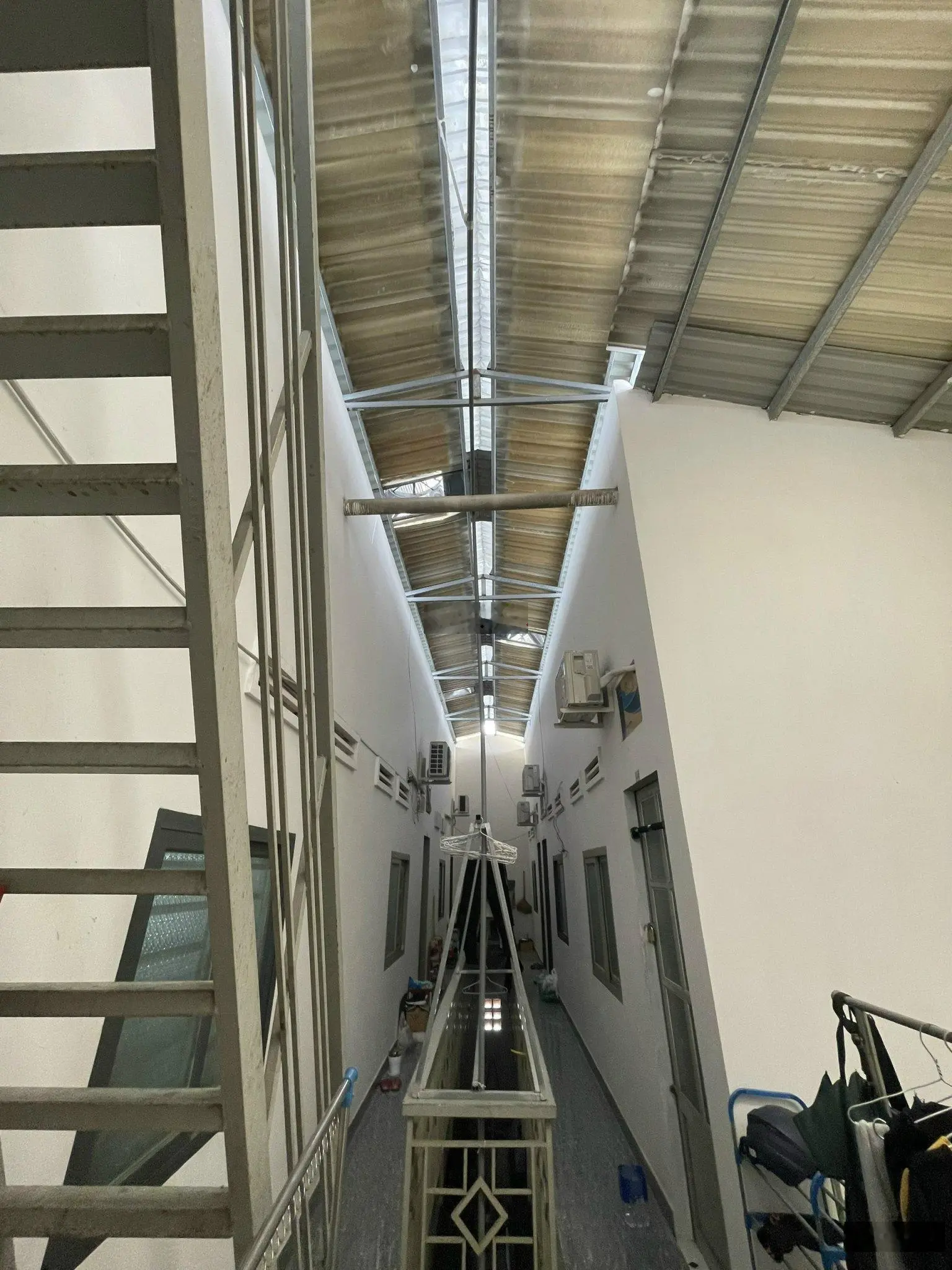 nhà 8x27m lửng 3 lầu 21p hẻm chính 142 Nguyễn thị Thập P bình Thuận Q7