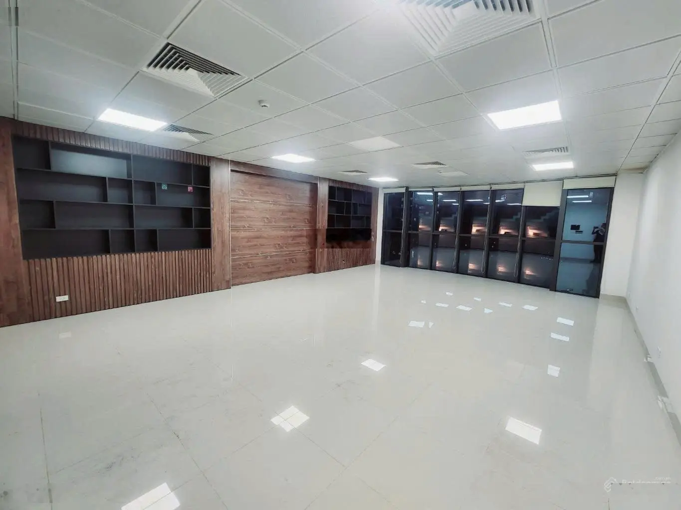 8 Tầng,77m2, Mặt phố Tân Mai, Phường Tương Mai, quận Hoàng Mai, dòng tiền 2 tỷ/năm