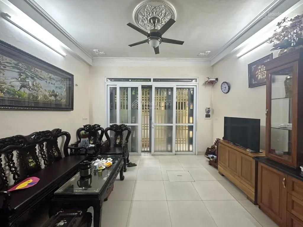 Bán nhà phố Thạch Cầu, Long Biên - DT 180m2 x 3 tầng, MT 15m, giá 9.2 tỷ