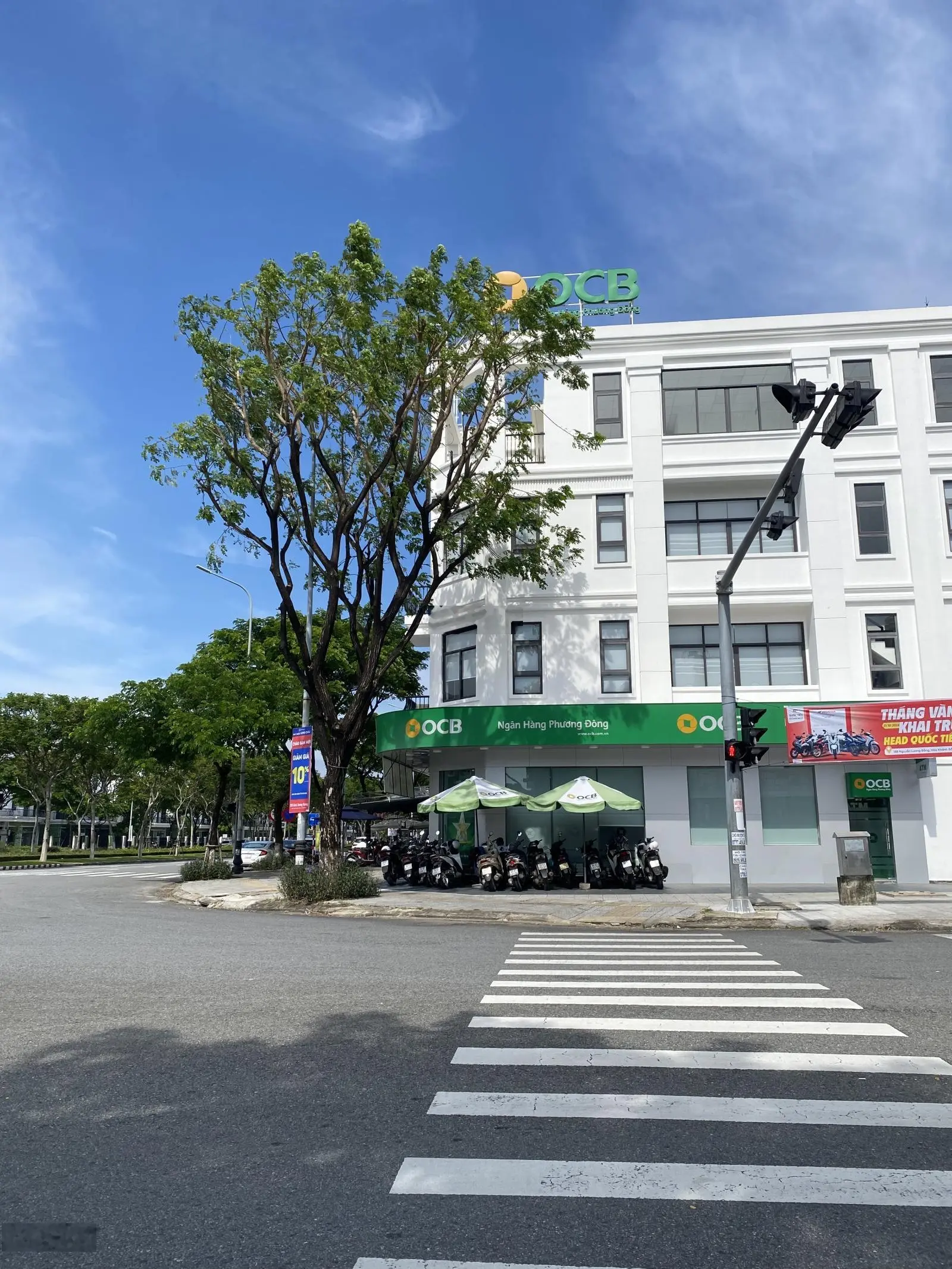 MT Kinh Doanh đường vĩa hè 27m Kinh Dương Vương, Hoà Minh, Đà Nẳng, 240m2 (10x24) cần bán Gấp Tl