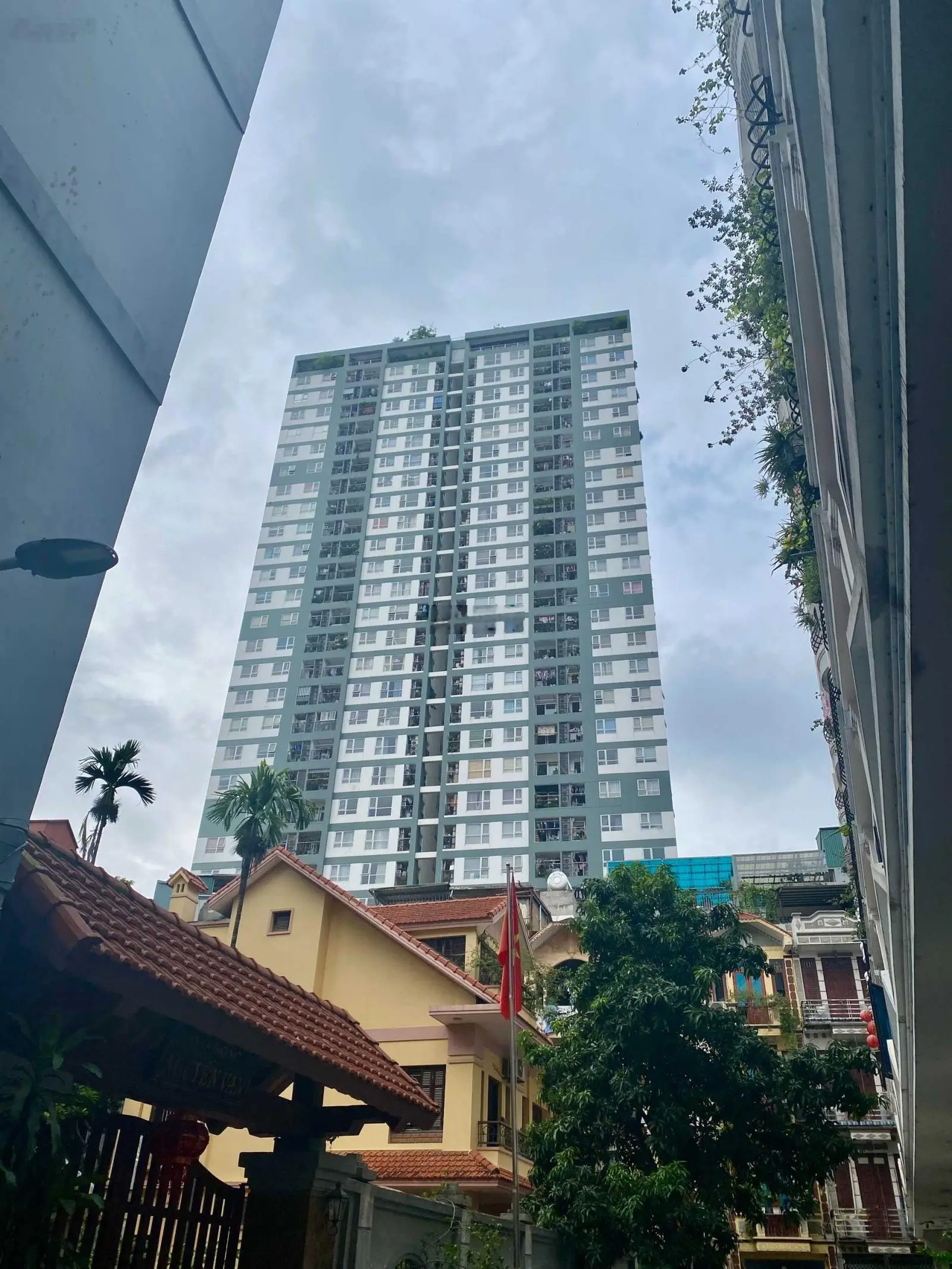 Cần bán nhà 42m2, MT 3,3m, 4 tầng, ngõ Vũ Tông Phan, phân lô ô tô tránh, cho thuê 17tr/th, 8,5 tỷ