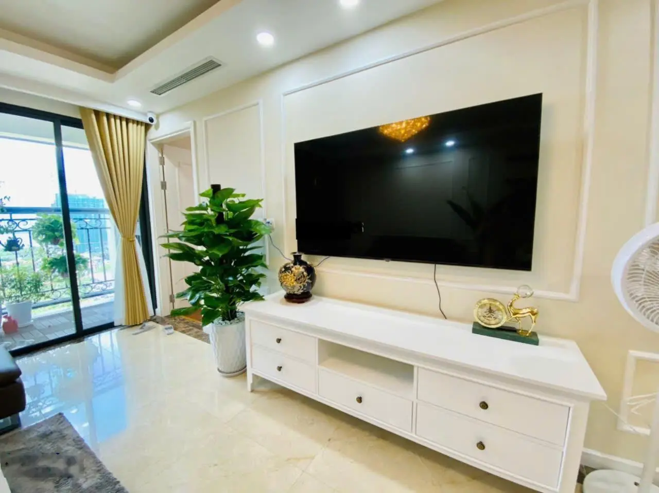 Chính chủ bán căn 3 ngủ diện tích 111m2 đẹp nhất hai tòa tháp D'Le Roi Soleil số 2 Đặng Thai Mai