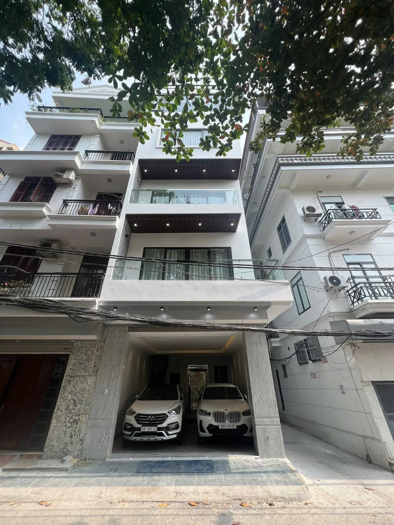 Chính chủ càn bán nhà măt ngõ nguyễn văn cừ lô goc 49 m,6 tầng thang máy kd giá 18,6 ty