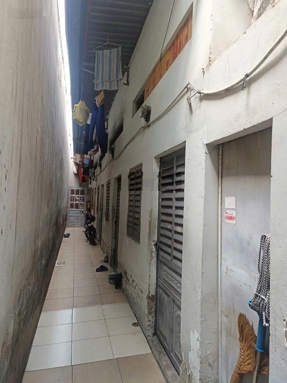 Nhà lầu và 4 phòng trọ đường trần nguyên hãn