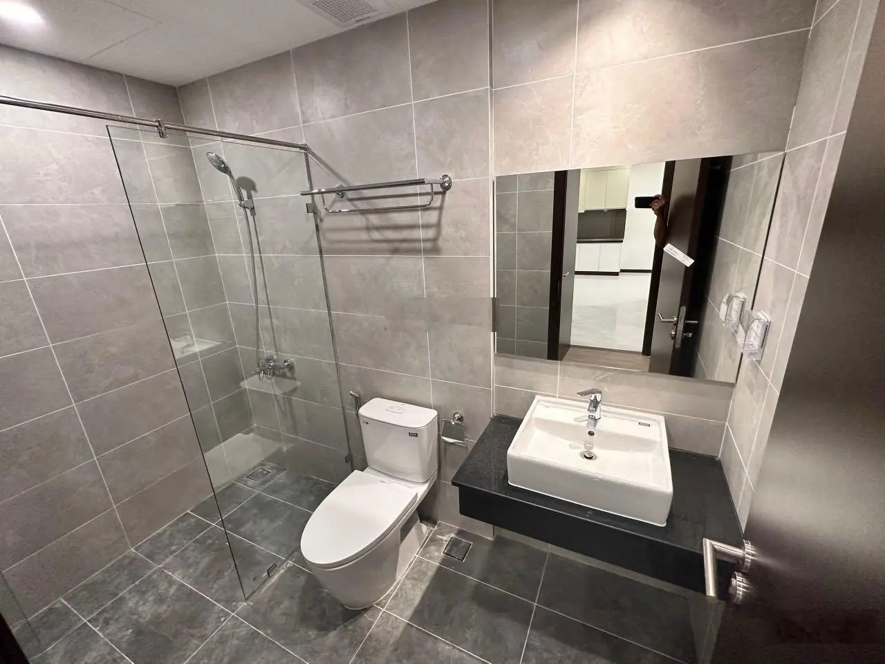 Bán căn hộ C-SkyView Chánh Nghĩa 2PN 2WC DT 80m2 tầng cao giá 2 tỷ 130 có sổ