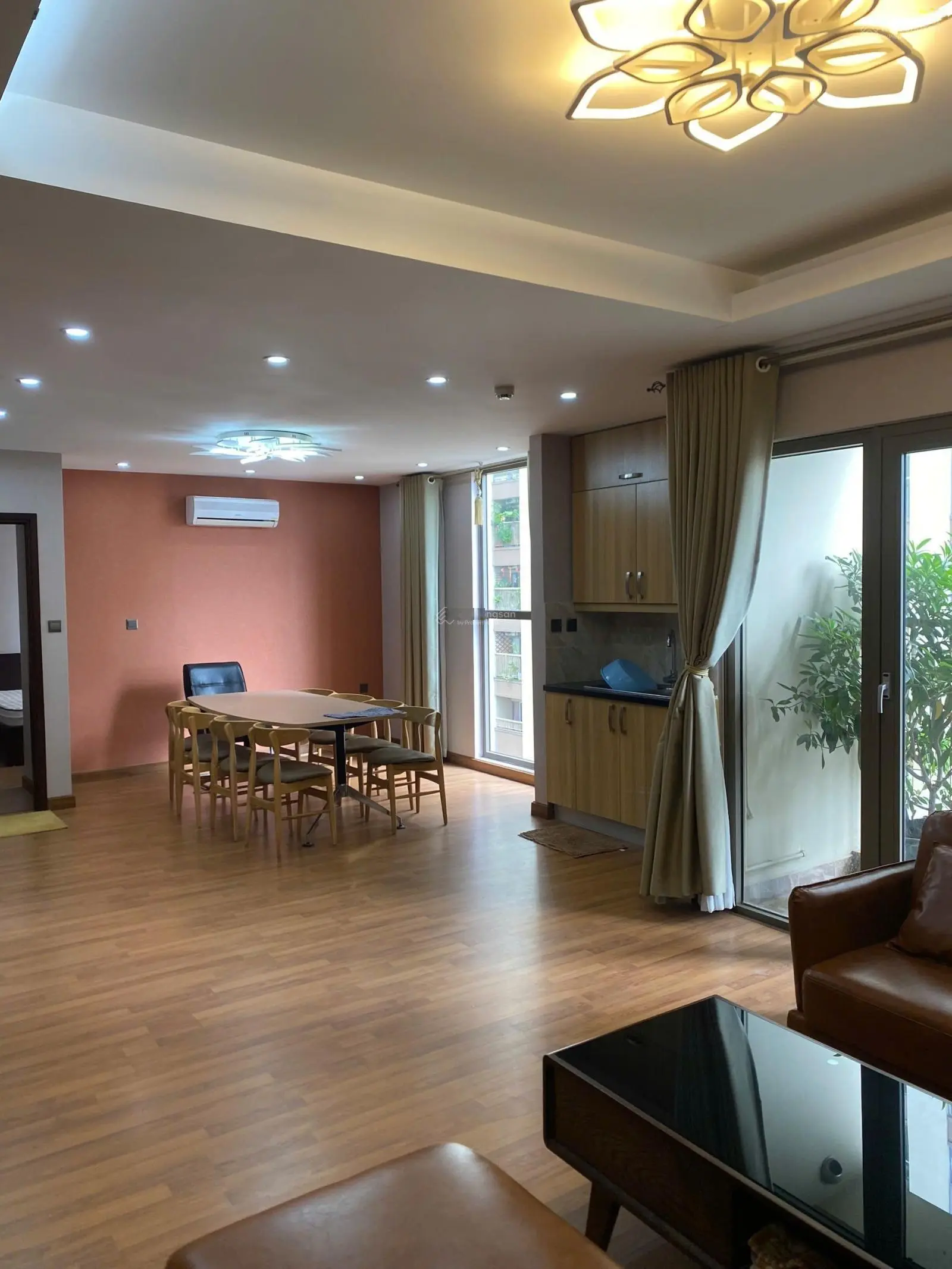 Bán căn hộ chung cư CC Home City Trung Kính, tầng 19 tòa V1. 100 m2 3 ngủ 2 wc. Giá 7,8 tỷ