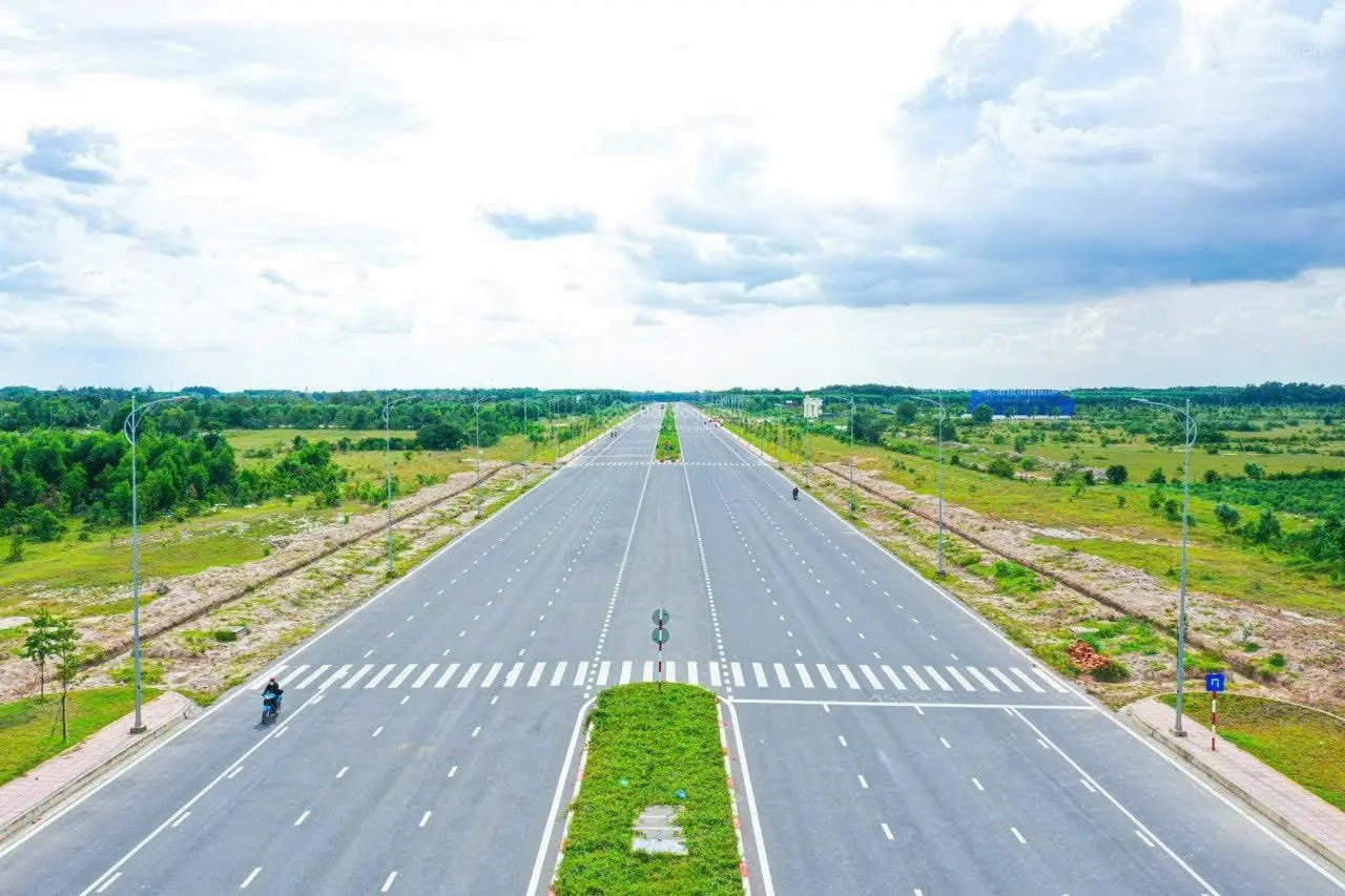 Bán đất 900 triệu, diện tích 105m2 giá 900tr, mặt tiền đường 25C, Xã Phú Hội, trung tâm hành chính