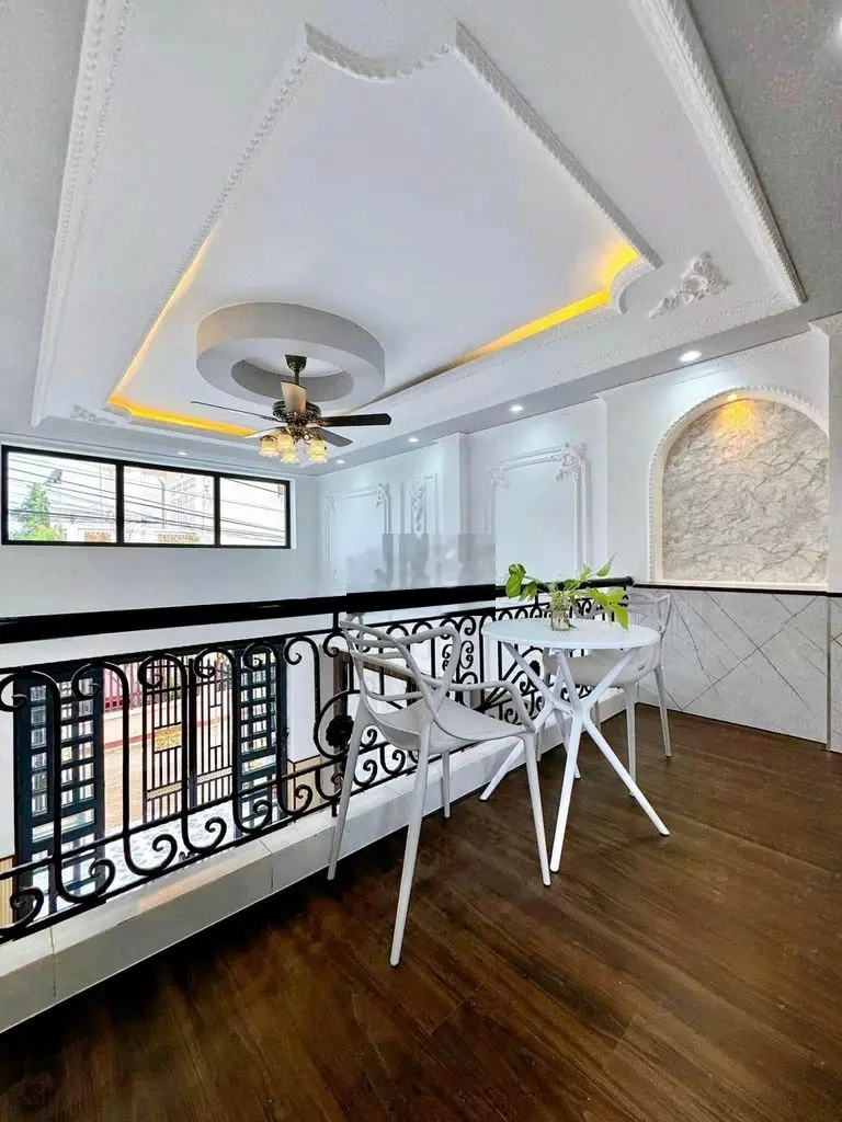 Bán nhà mới 1 trệt 3 lầu gốc 2 mặt tiền hẻm hoàng quốc việt